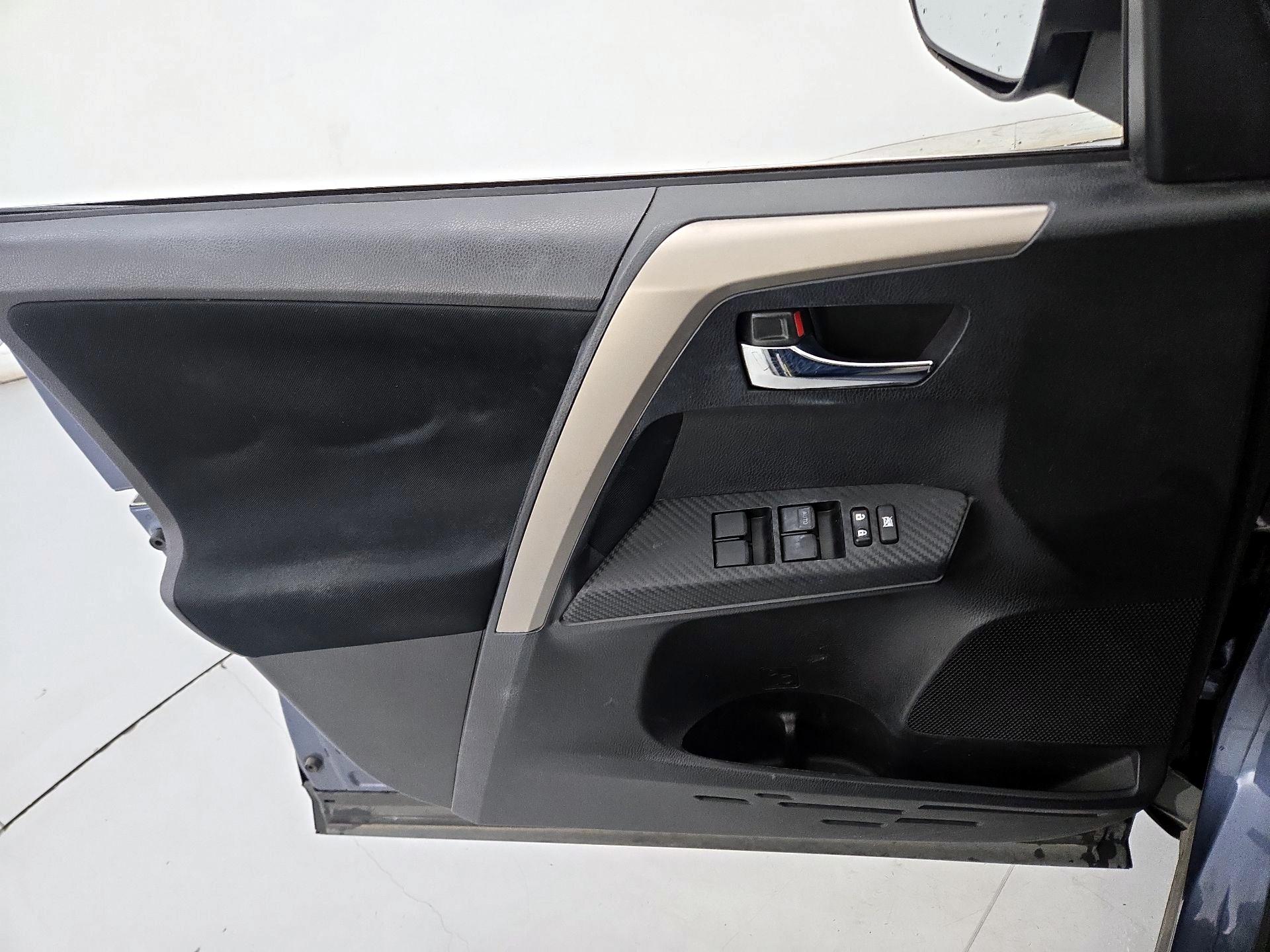 Thumbnail: 2014 Toyota RAV4 - 12