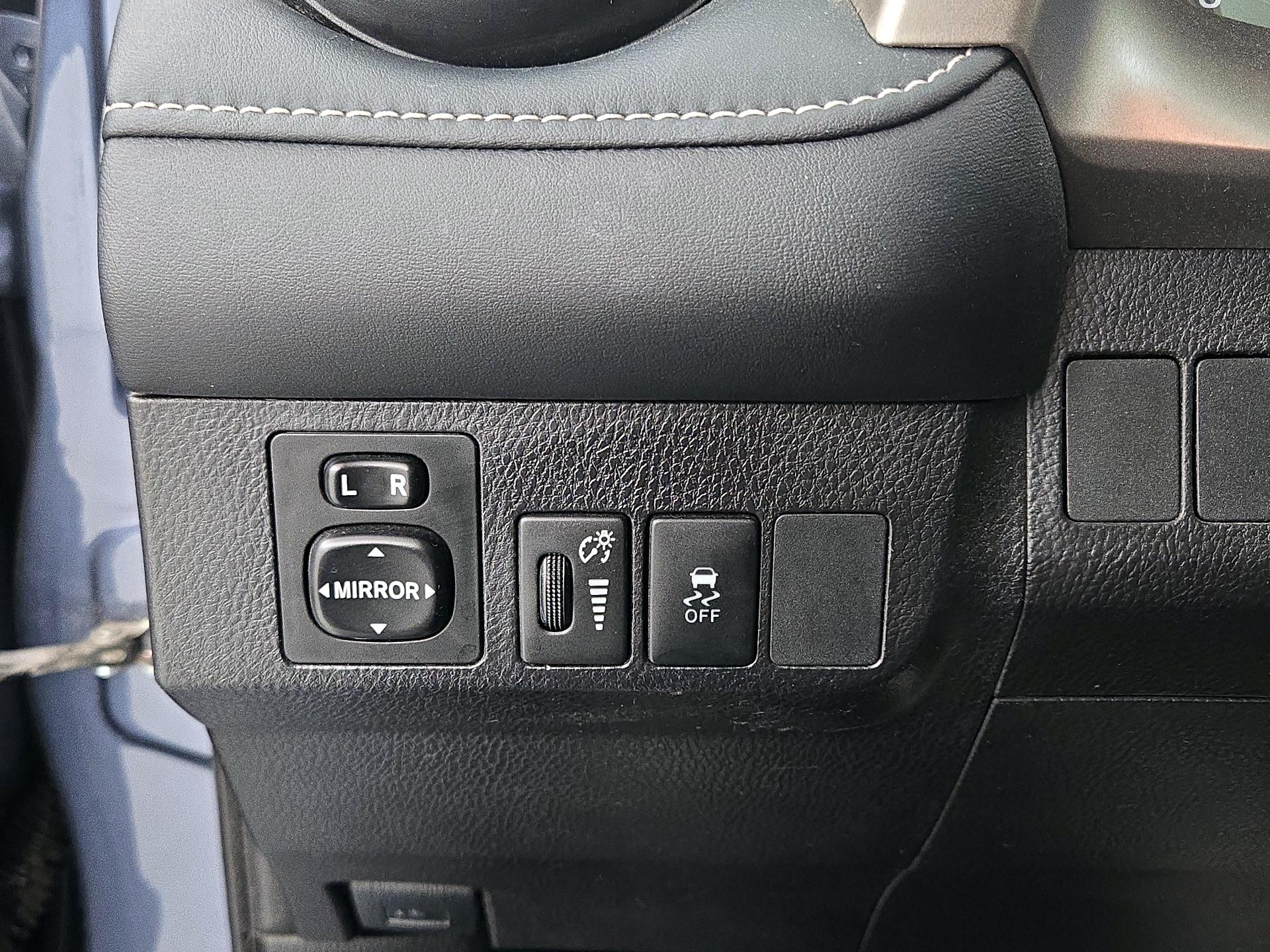 Thumbnail: 2014 Toyota RAV4 - 13