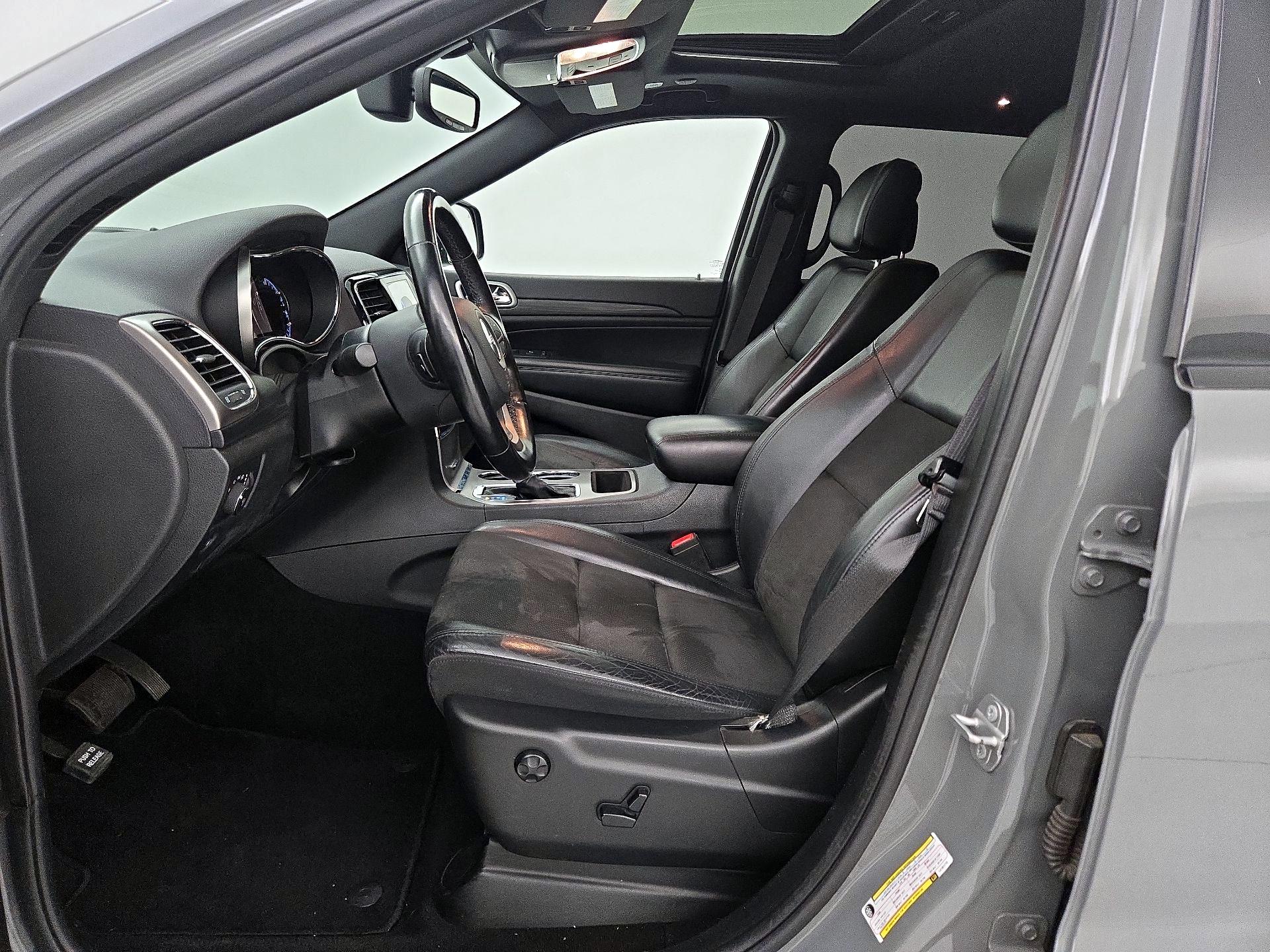 Thumbnail: 2020 Jeep Grand Cherokee - 11