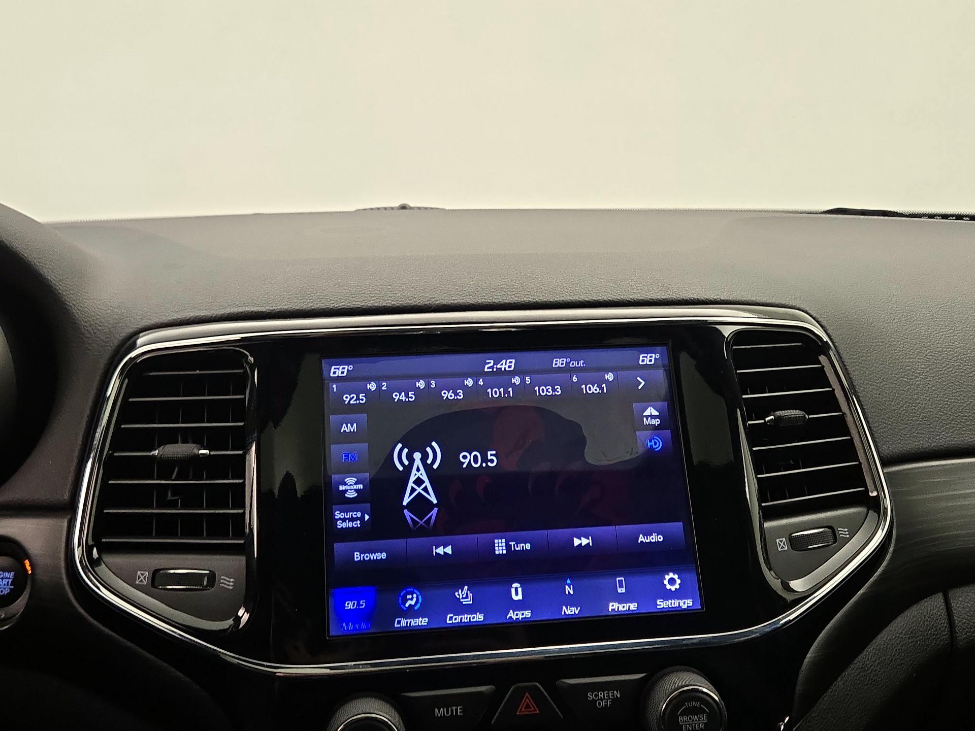 Thumbnail: 2020 Jeep Grand Cherokee - 16