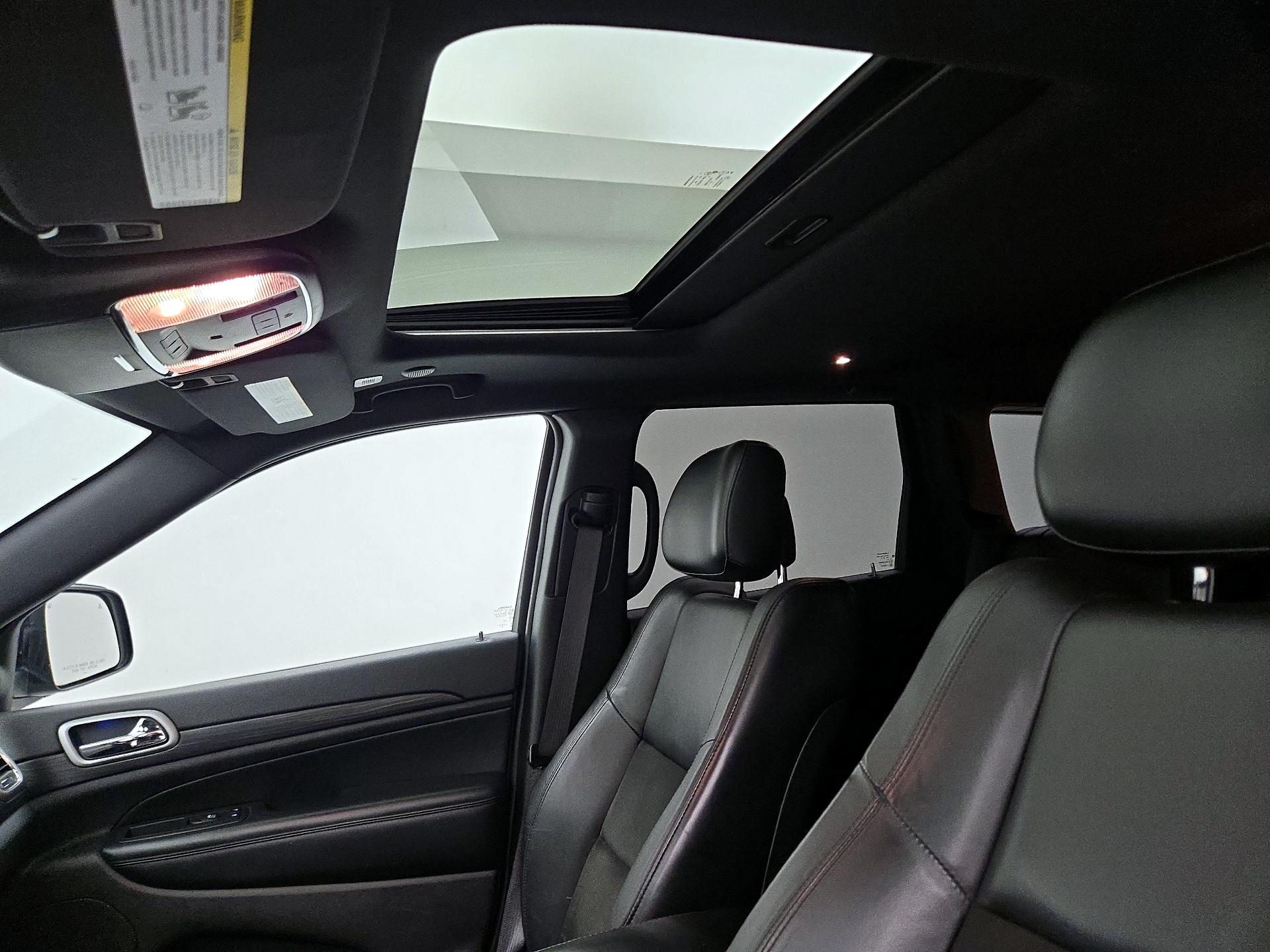 Thumbnail: 2020 Jeep Grand Cherokee - 20