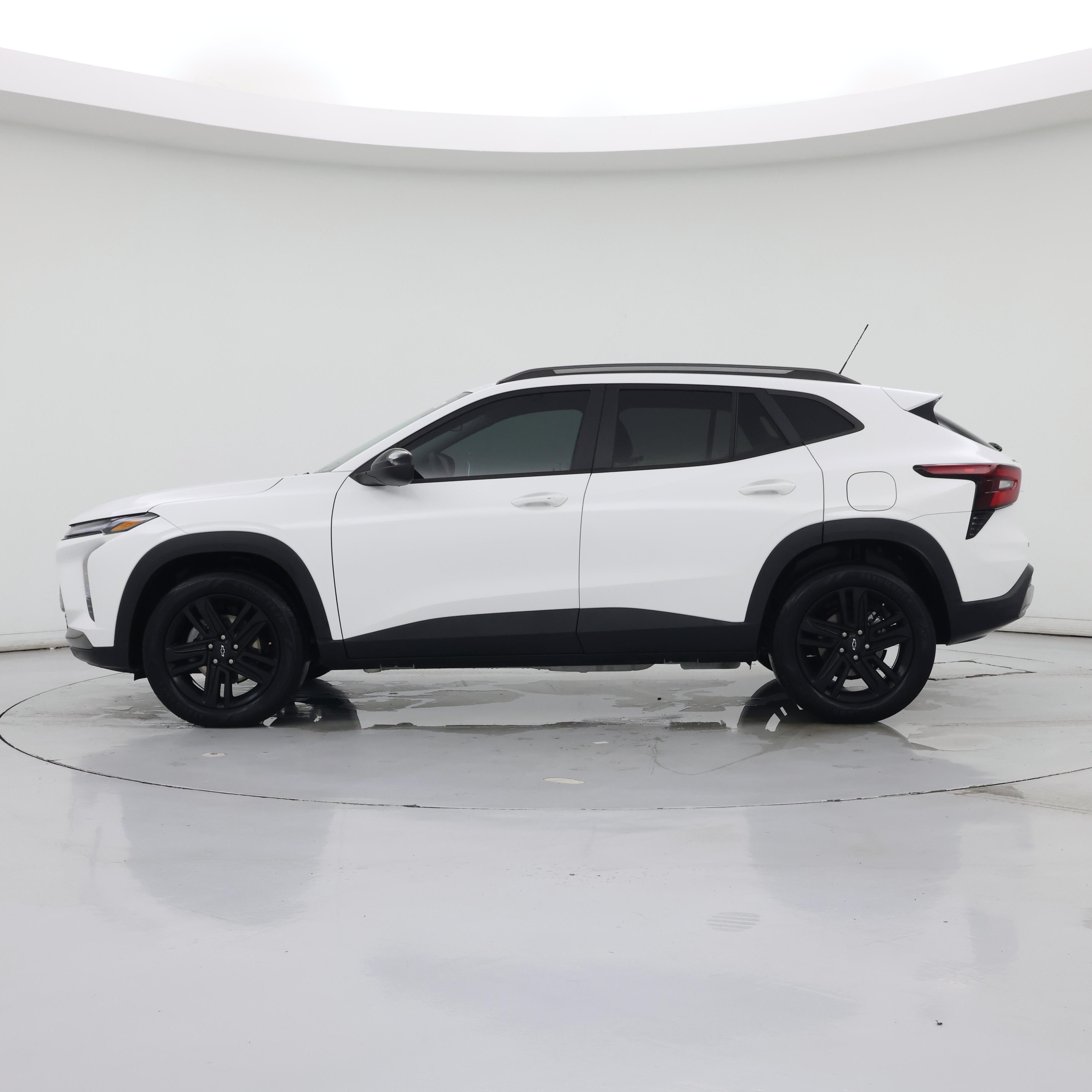 Thumbnail: 2025 Chevrolet Trax - 3