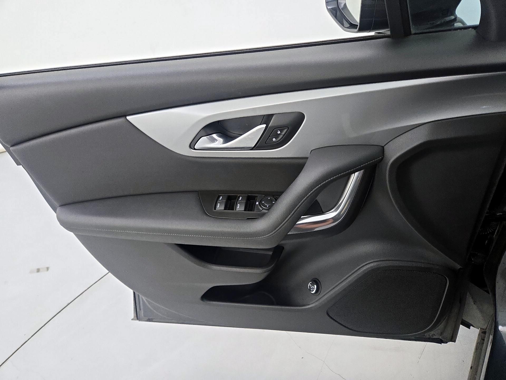 Thumbnail: 2019 Chevrolet Blazer - 12