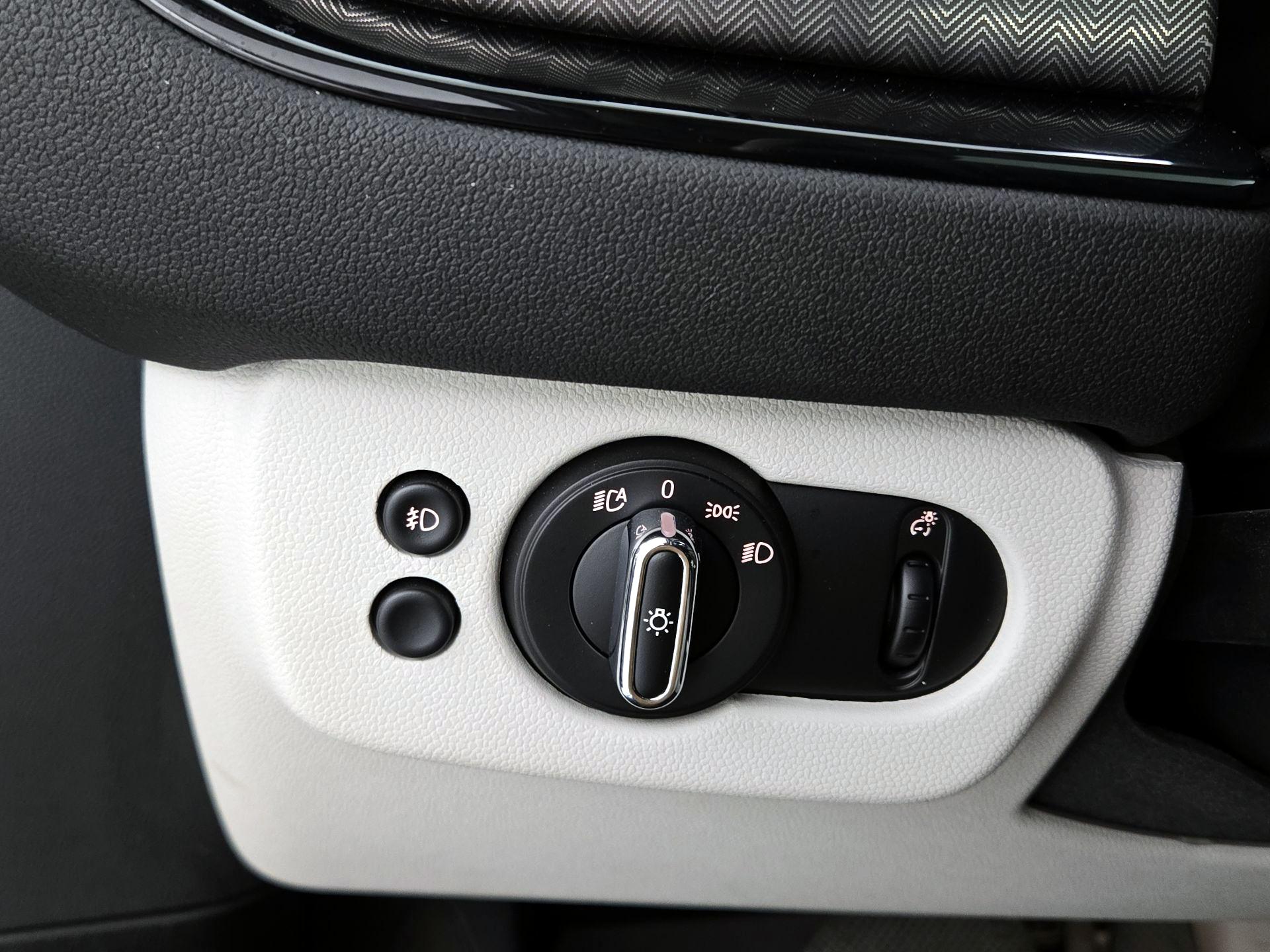 Thumbnail: 2021 MINI Cooper Clubman - 13