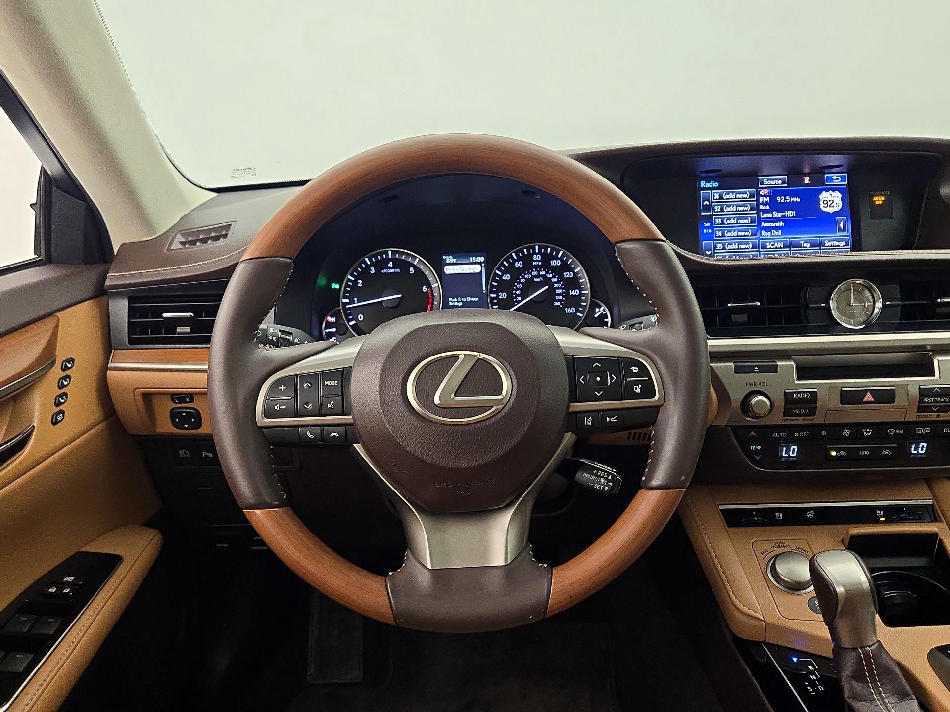 Thumbnail: 2016 Lexus ES - 10