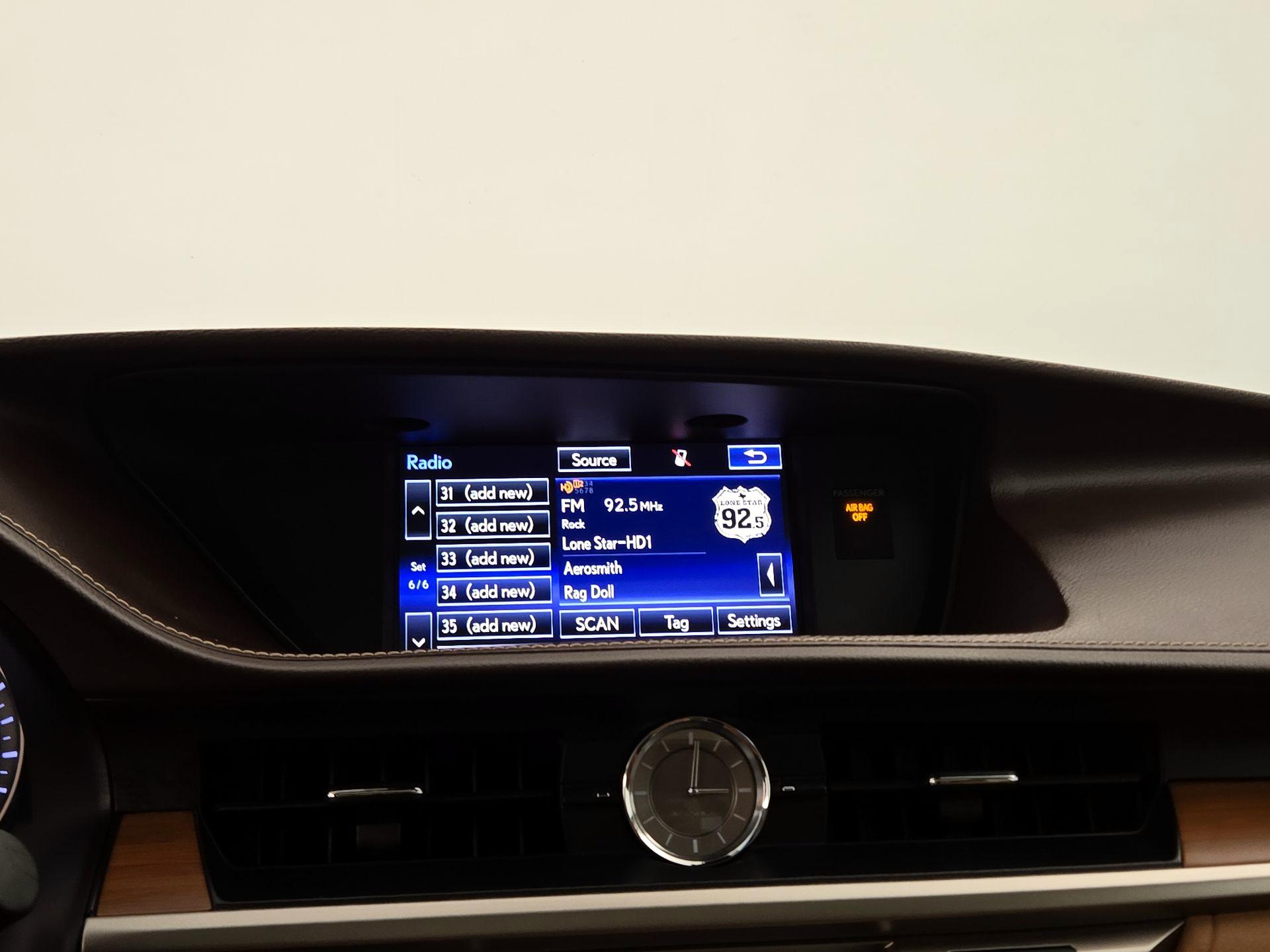 Thumbnail: 2016 Lexus ES - 16