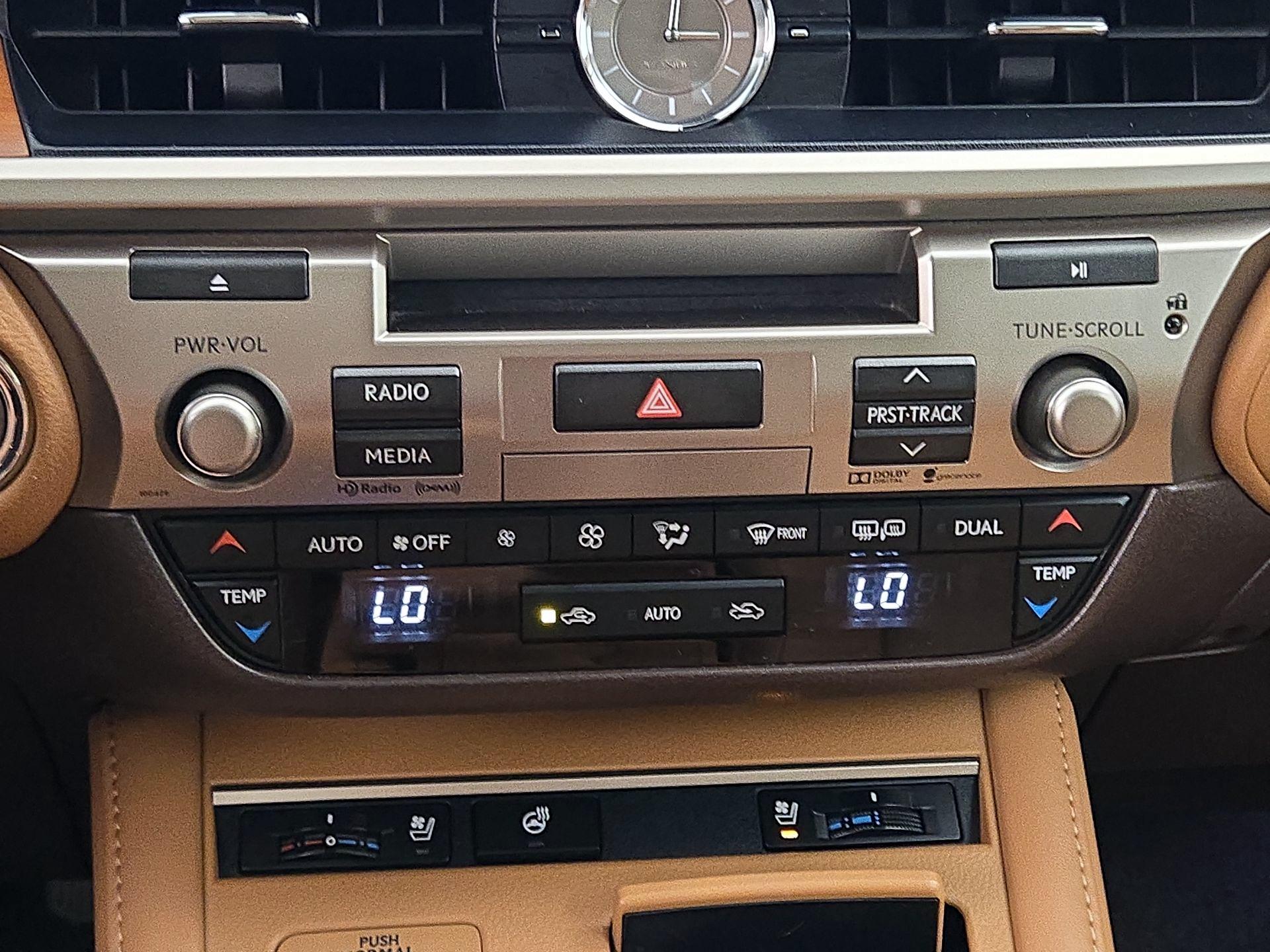 Thumbnail: 2016 Lexus ES - 17