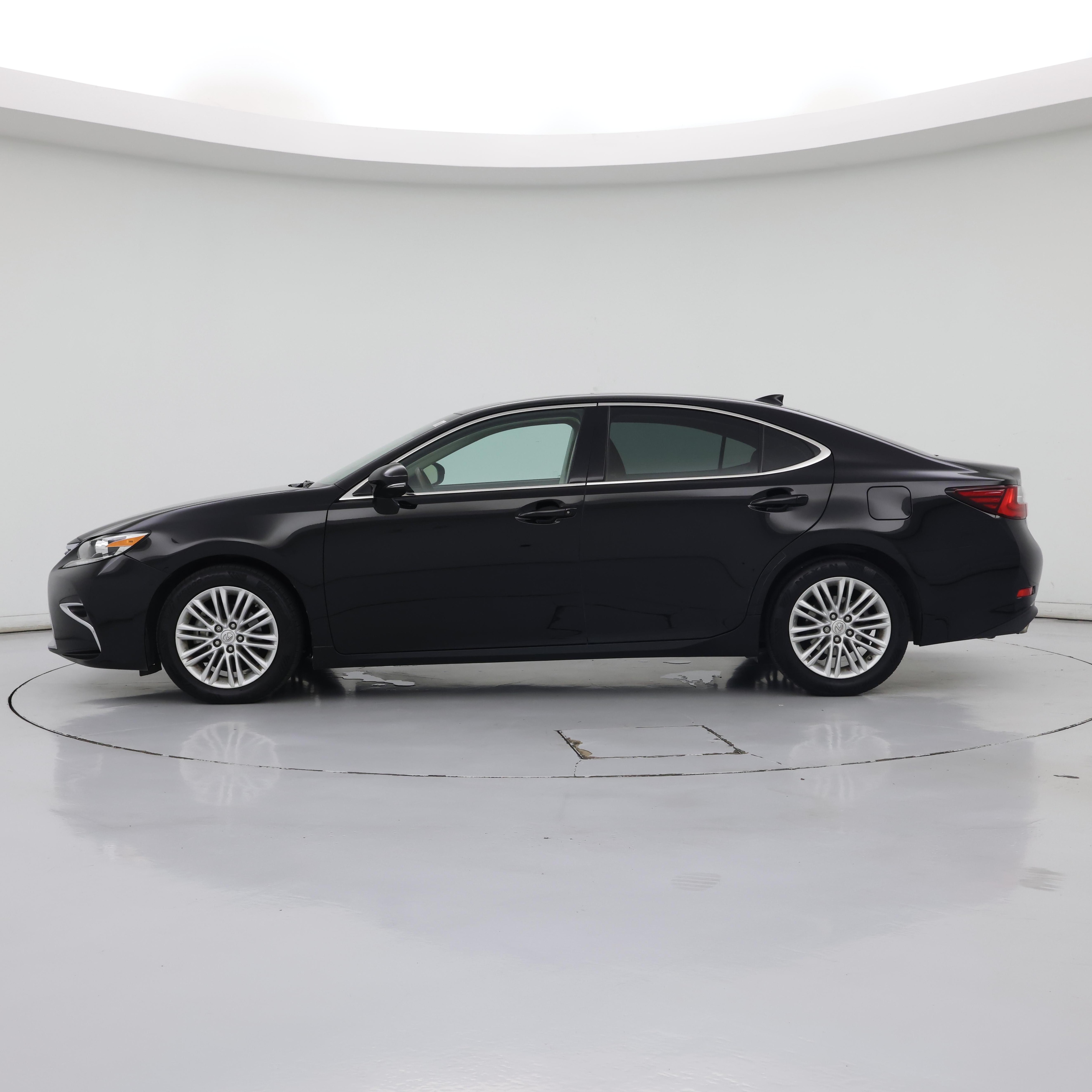 Thumbnail: 2016 Lexus ES - 3