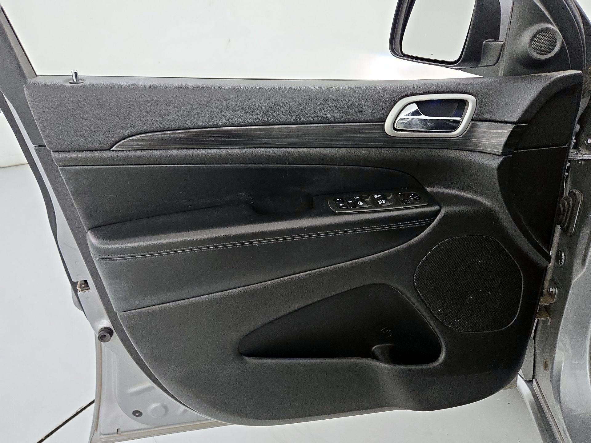 Thumbnail: 2021 Jeep Grand Cherokee - 12