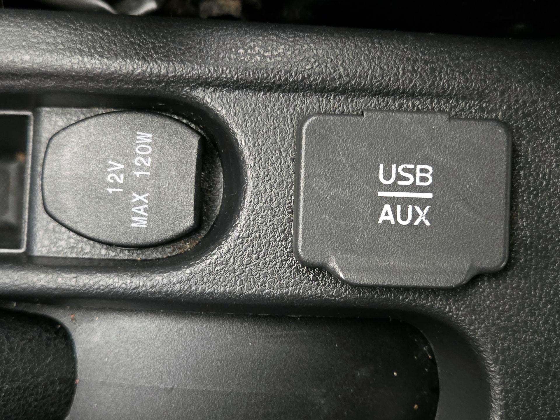 Thumbnail: 2015 Nissan Versa Note - 18