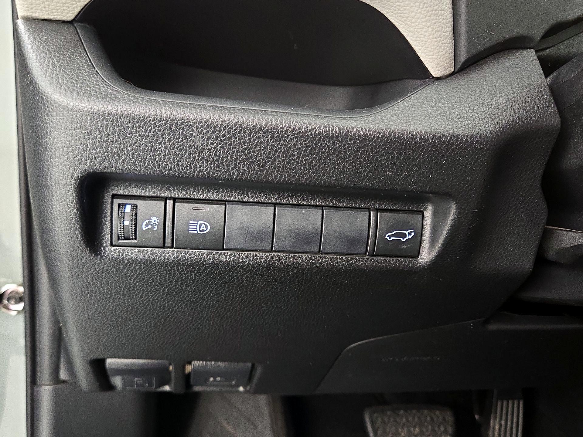 Thumbnail: 2019 Toyota RAV4 - 13