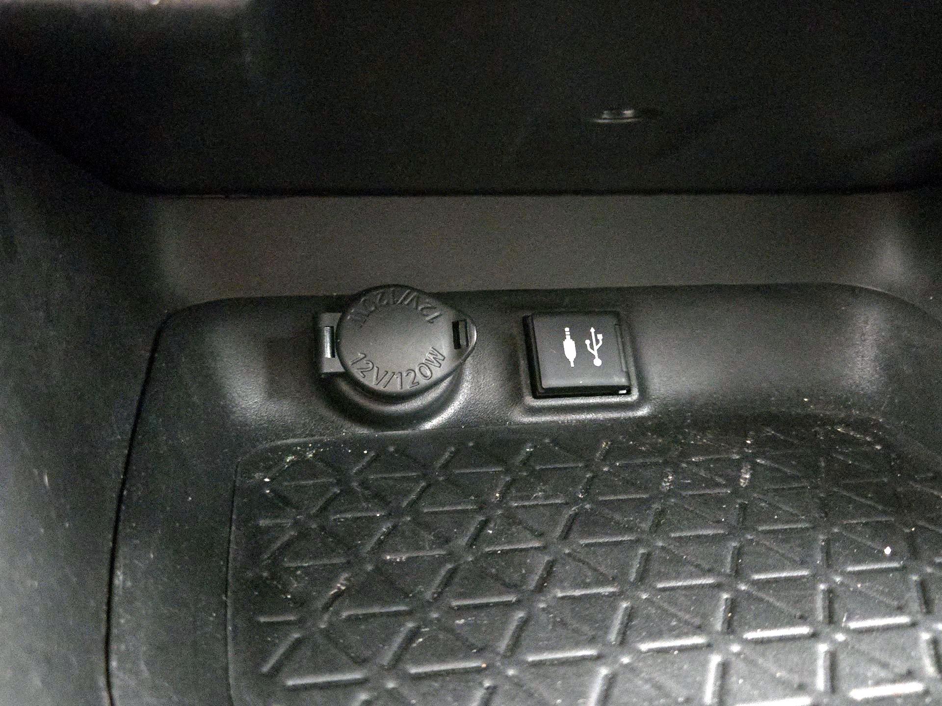 Thumbnail: 2019 Toyota RAV4 - 18