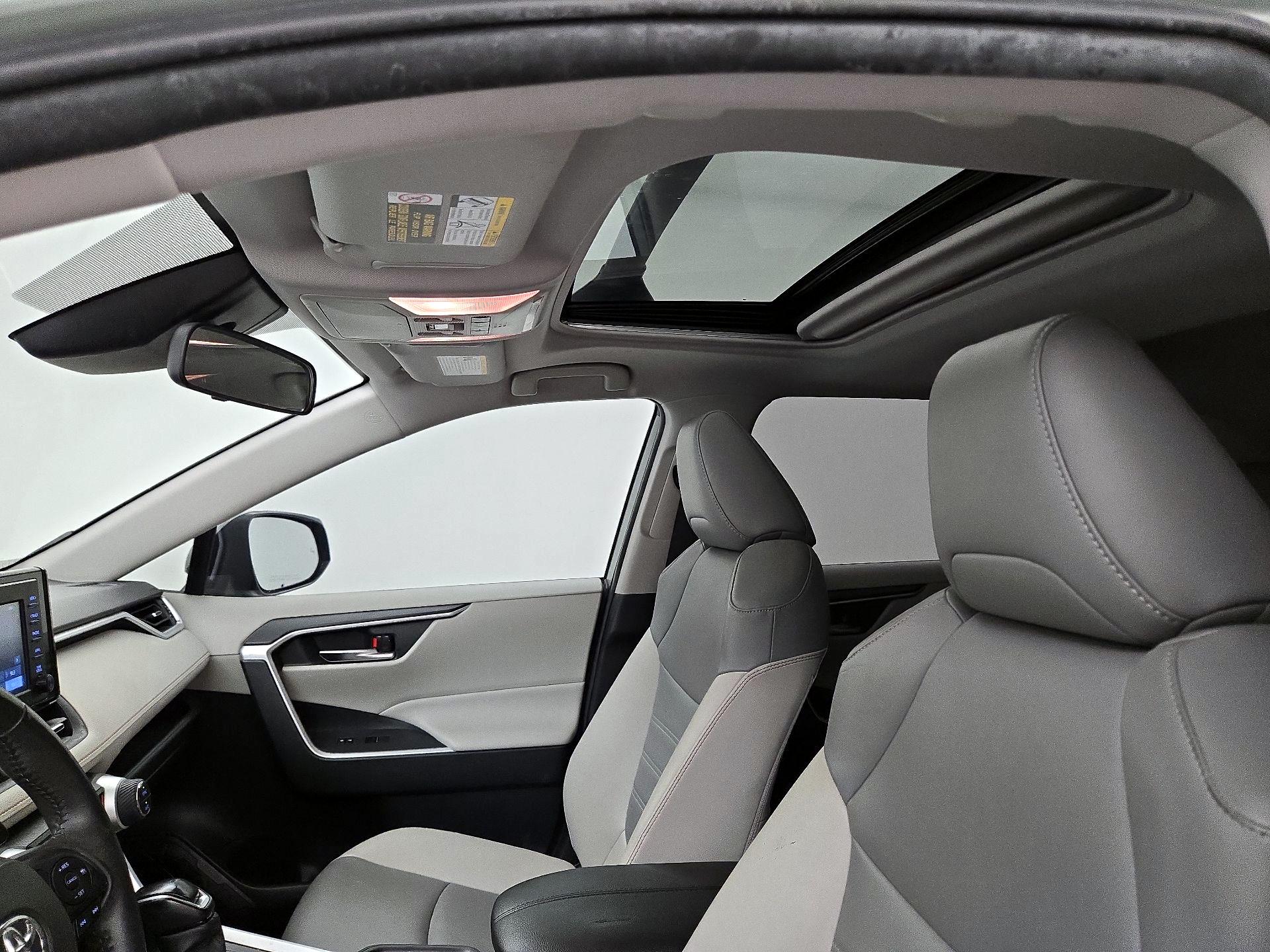 Thumbnail: 2019 Toyota RAV4 - 19