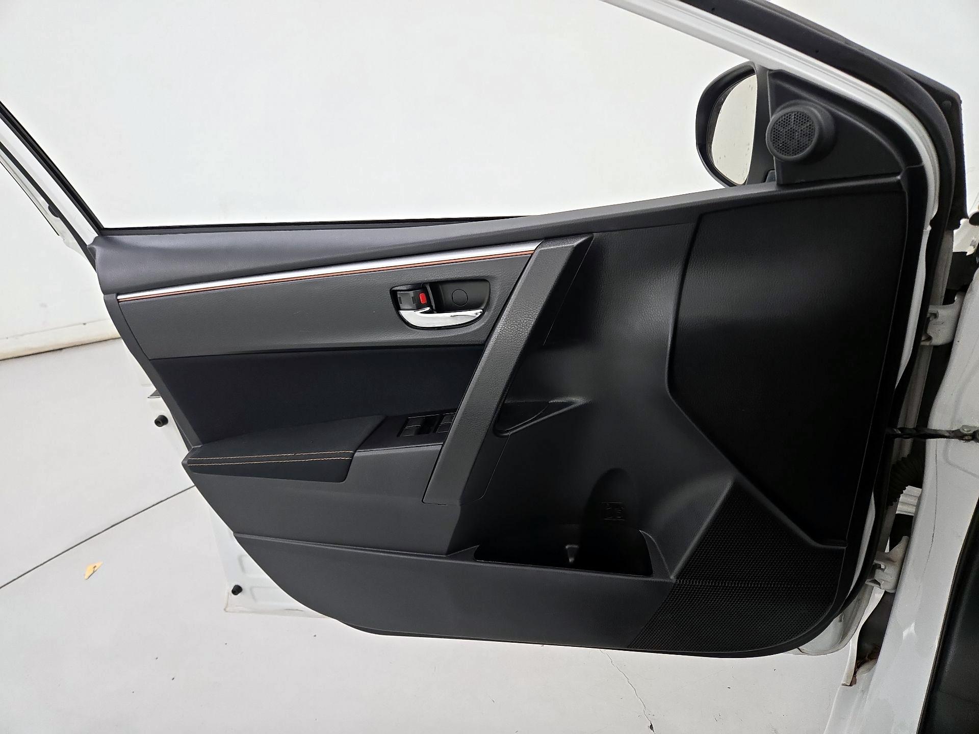 Thumbnail: 2015 Toyota Corolla - 12