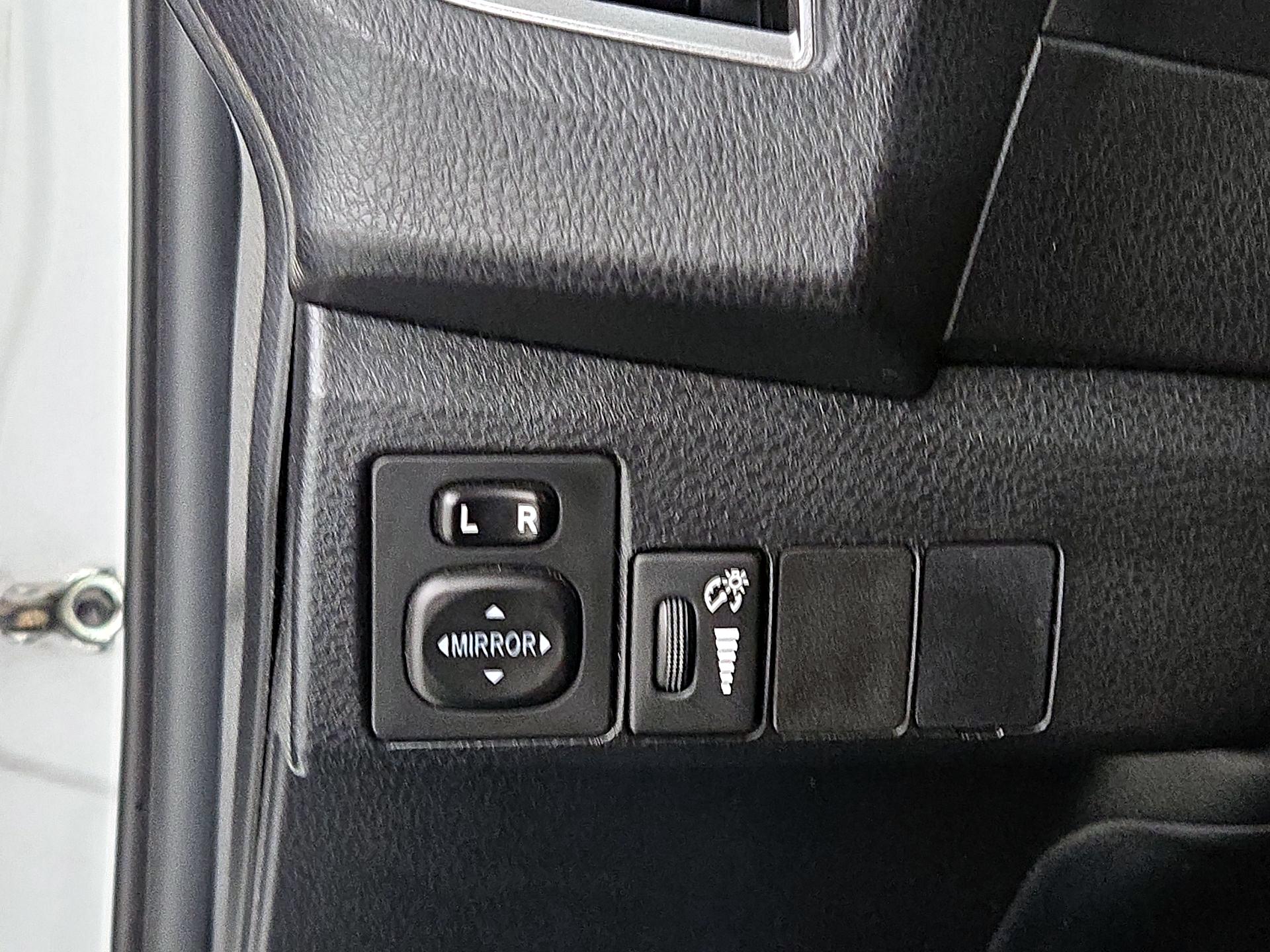 Thumbnail: 2015 Toyota Corolla - 13