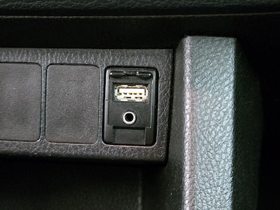 USB/AUX Ports