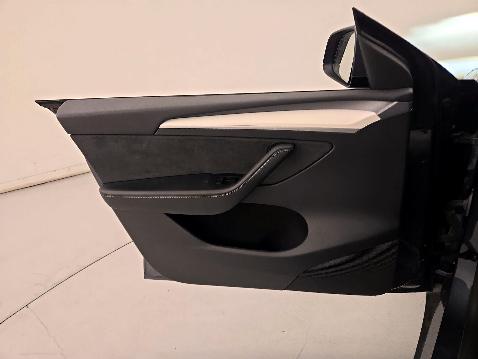 Thumbnail: 2023 Tesla Model Y - 12