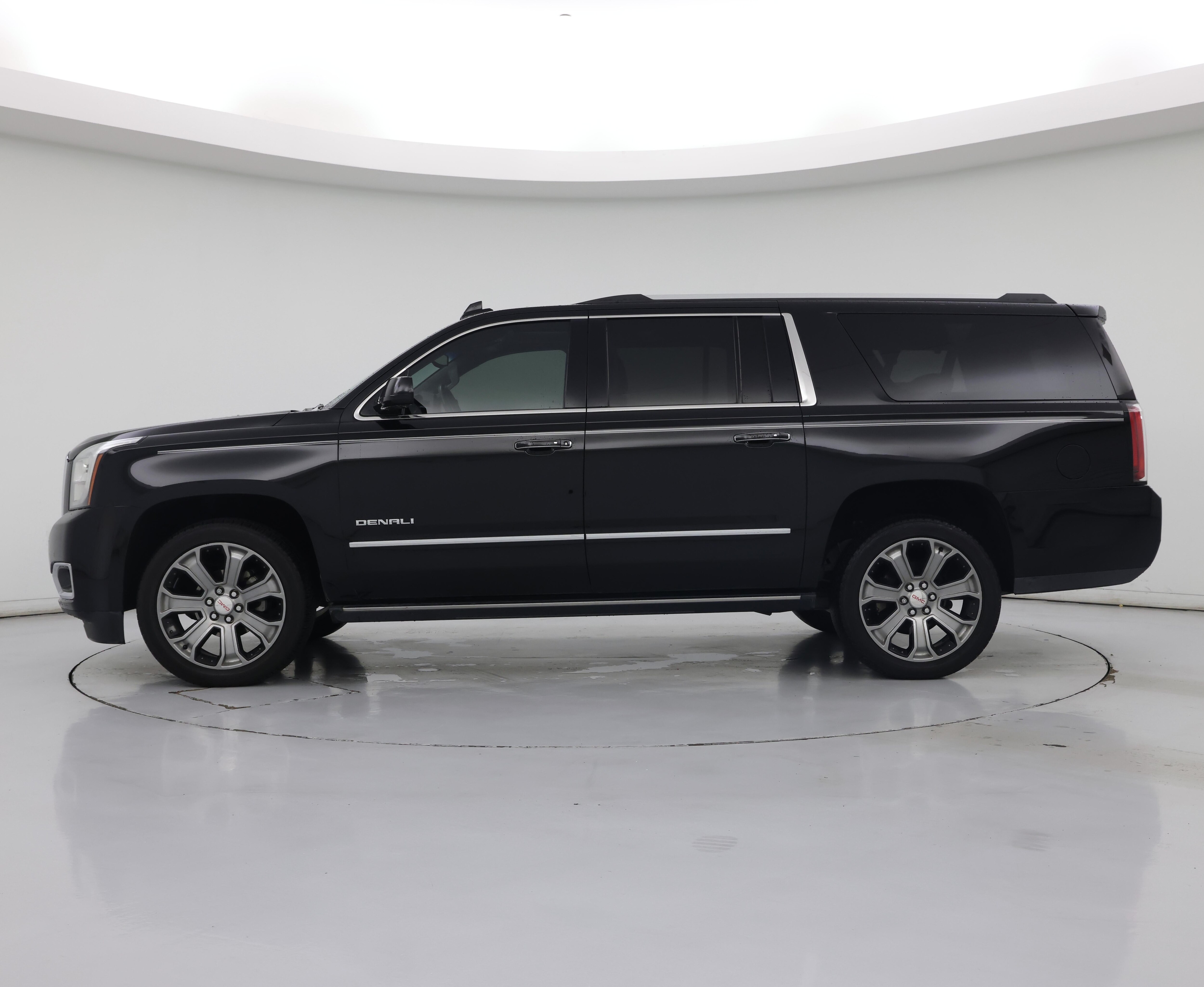 Thumbnail: 2018 GMC Yukon XL - 3