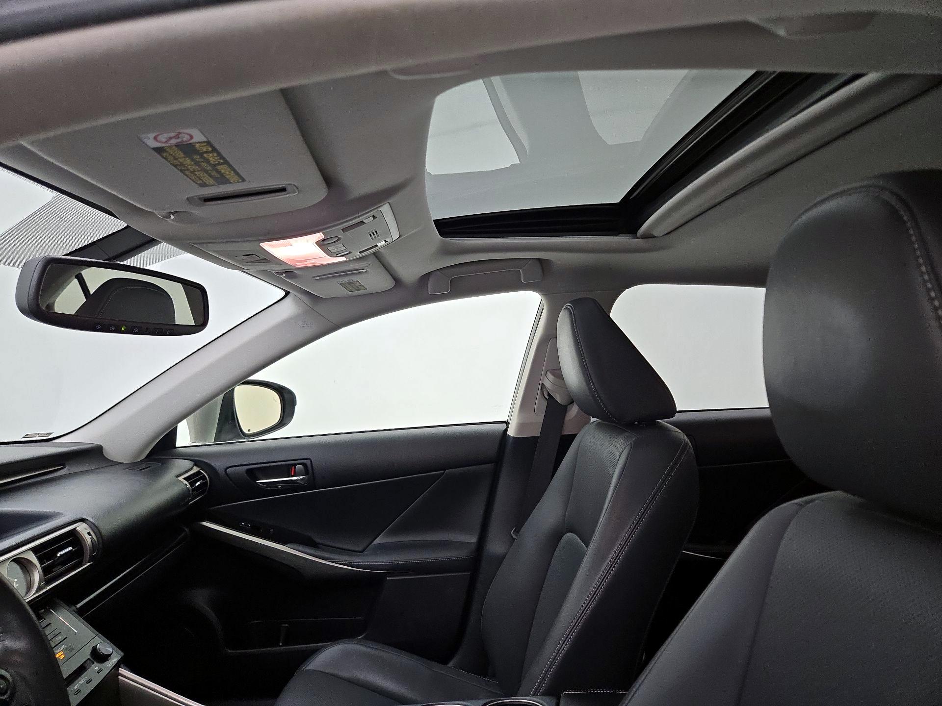 Thumbnail: 2014 Lexus IS - 20