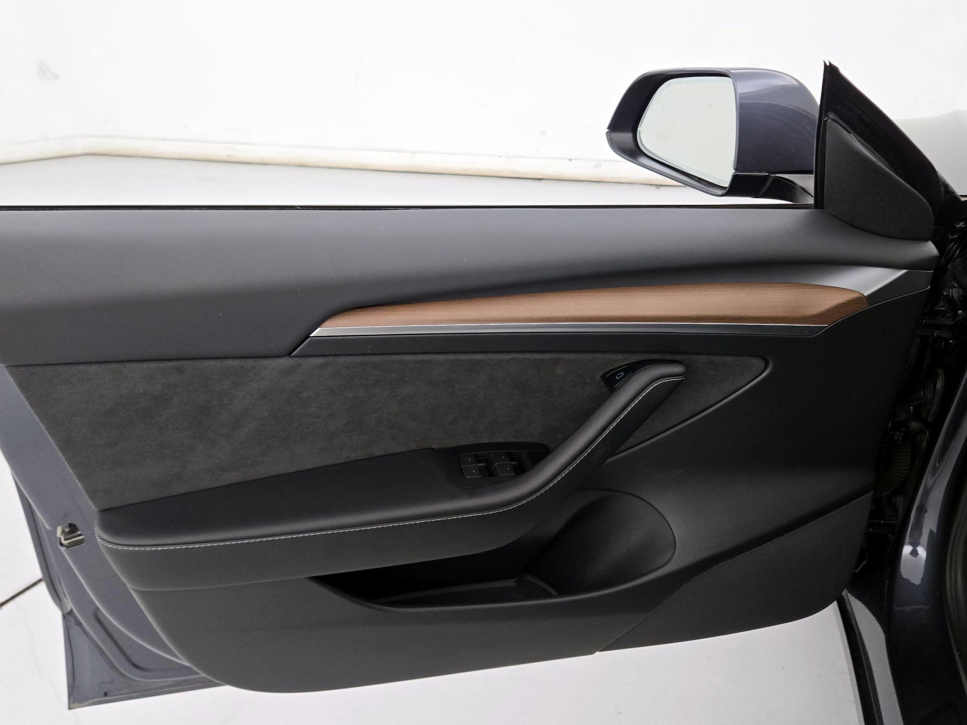 Thumbnail: 2023 Tesla Model 3 - 12