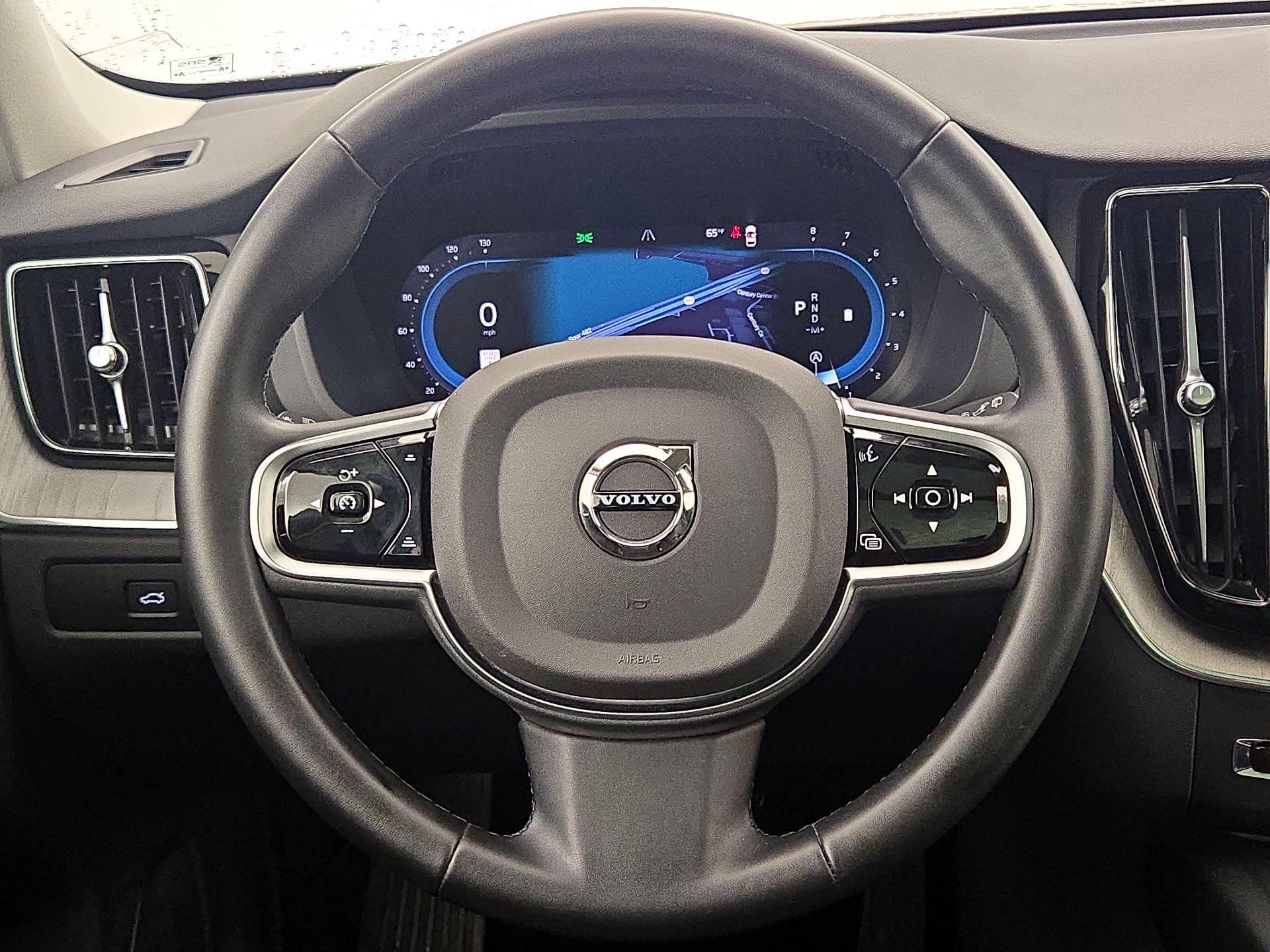 Thumbnail: 2025 Volvo XC60 - 10