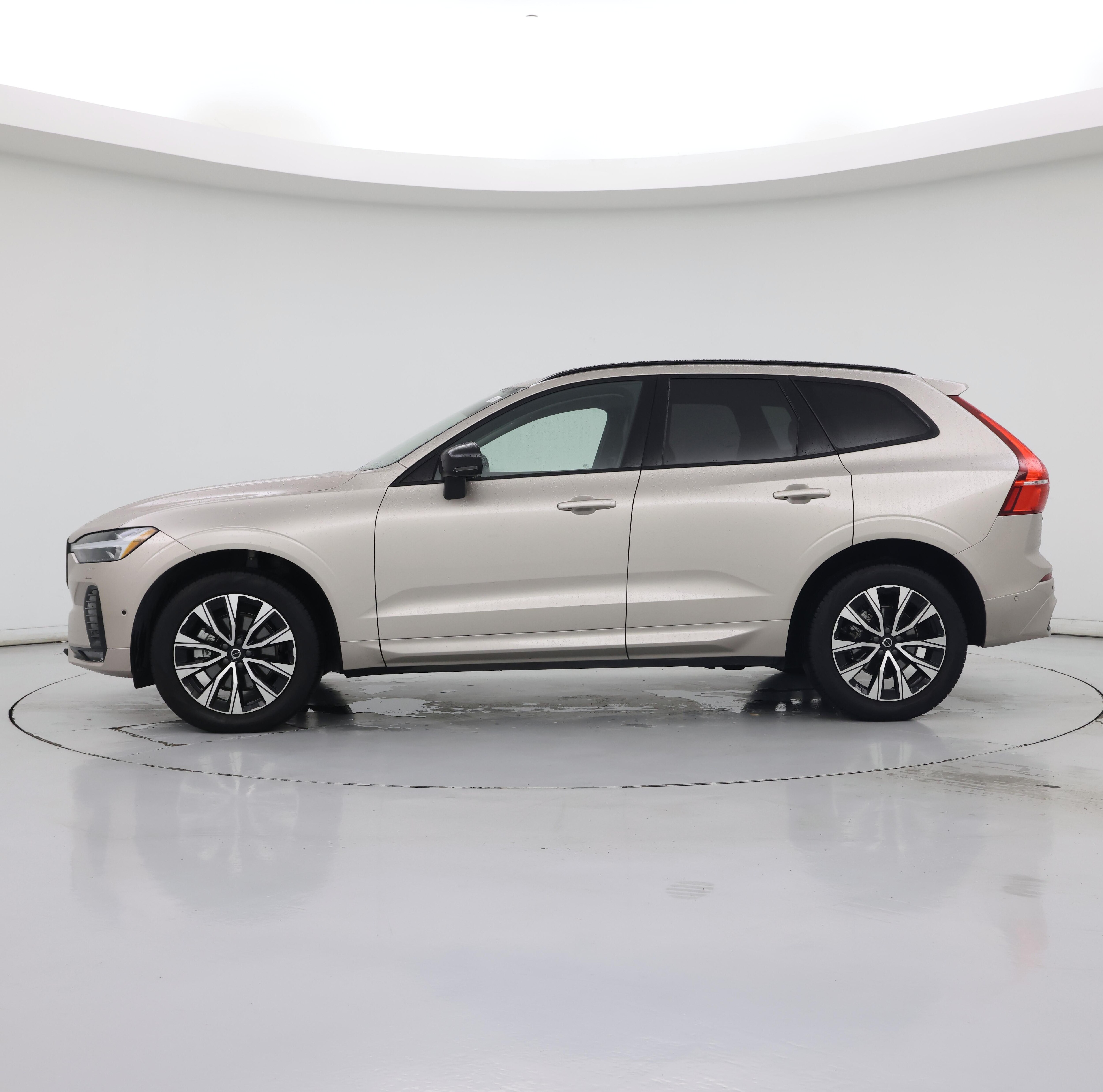 Thumbnail: 2025 Volvo XC60 - 3