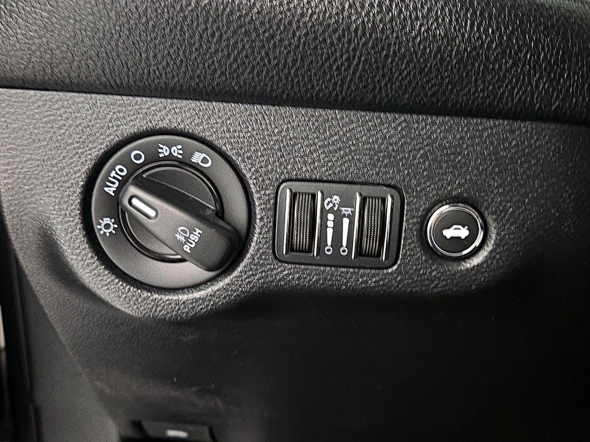 Thumbnail: 2015 Dodge Challenger - 13