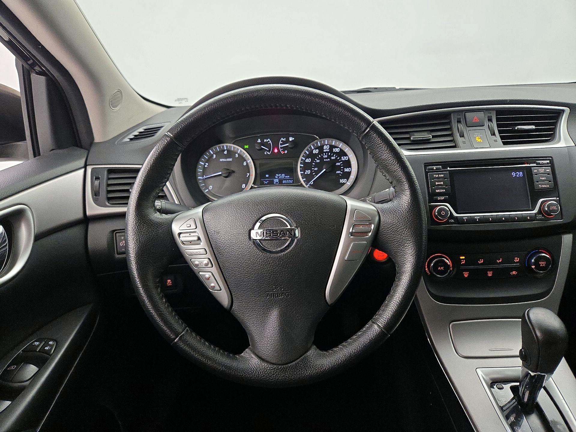 Thumbnail: 2015 Nissan Sentra - 10