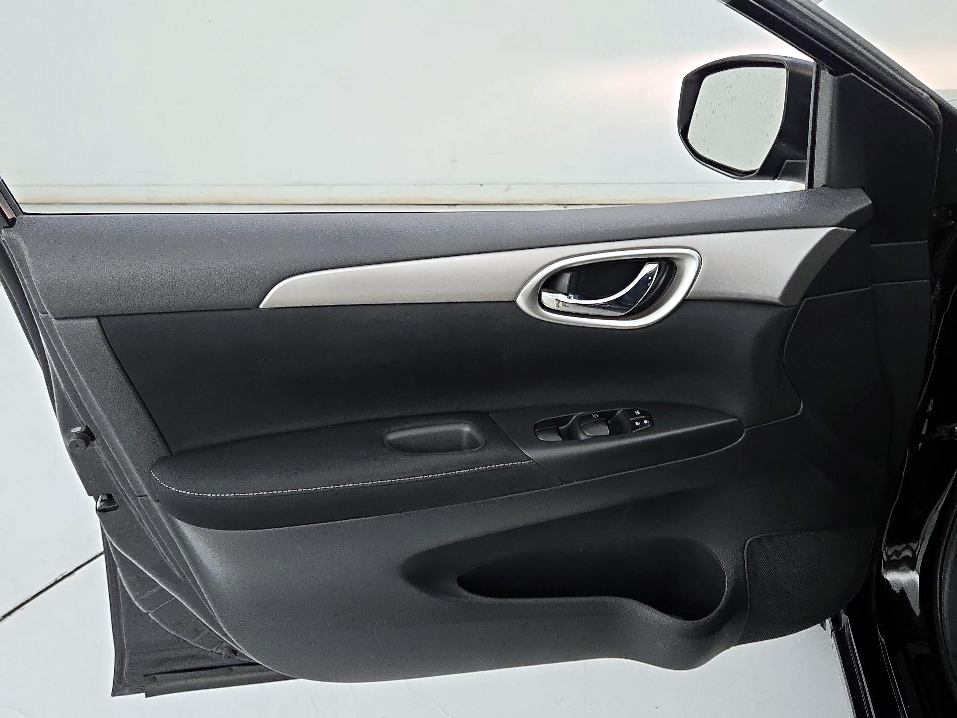 Thumbnail: 2015 Nissan Sentra - 12