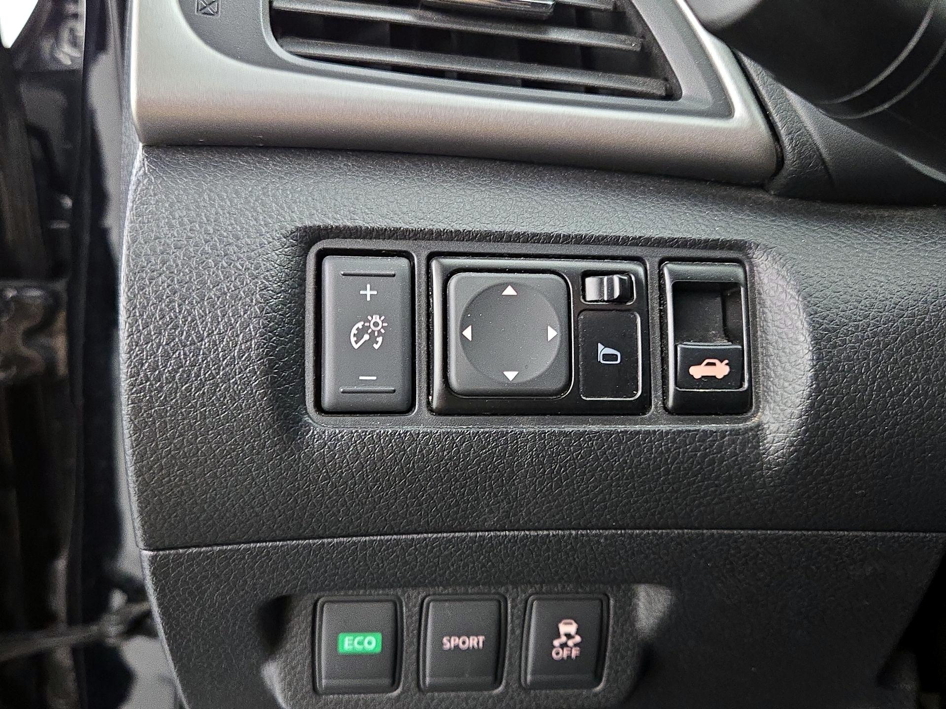 Thumbnail: 2015 Nissan Sentra - 13