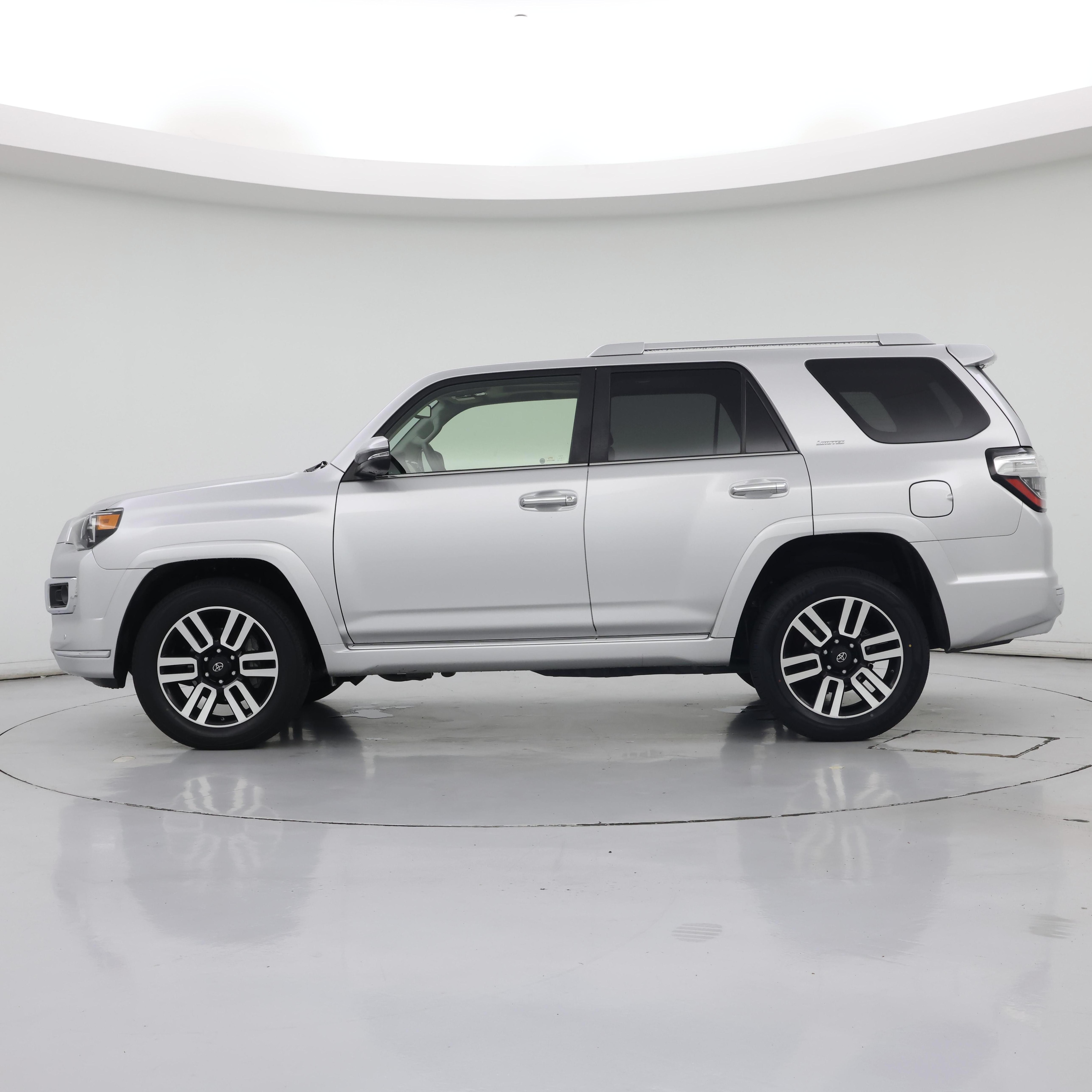 Thumbnail: 2020 Toyota 4Runner - 3