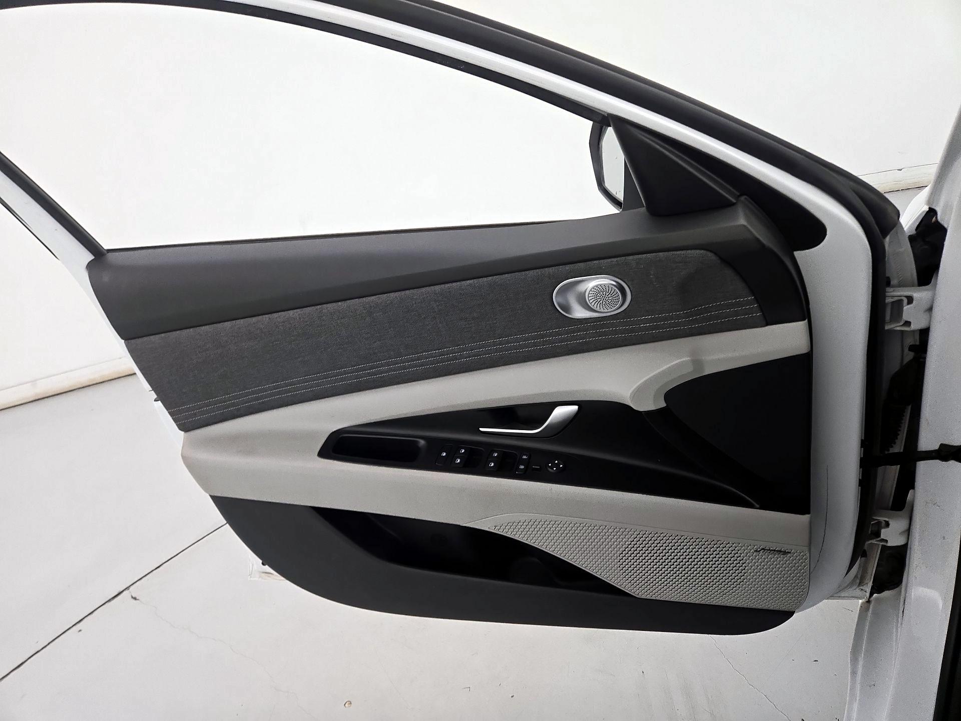 Thumbnail: 2021 Hyundai Elantra - 12