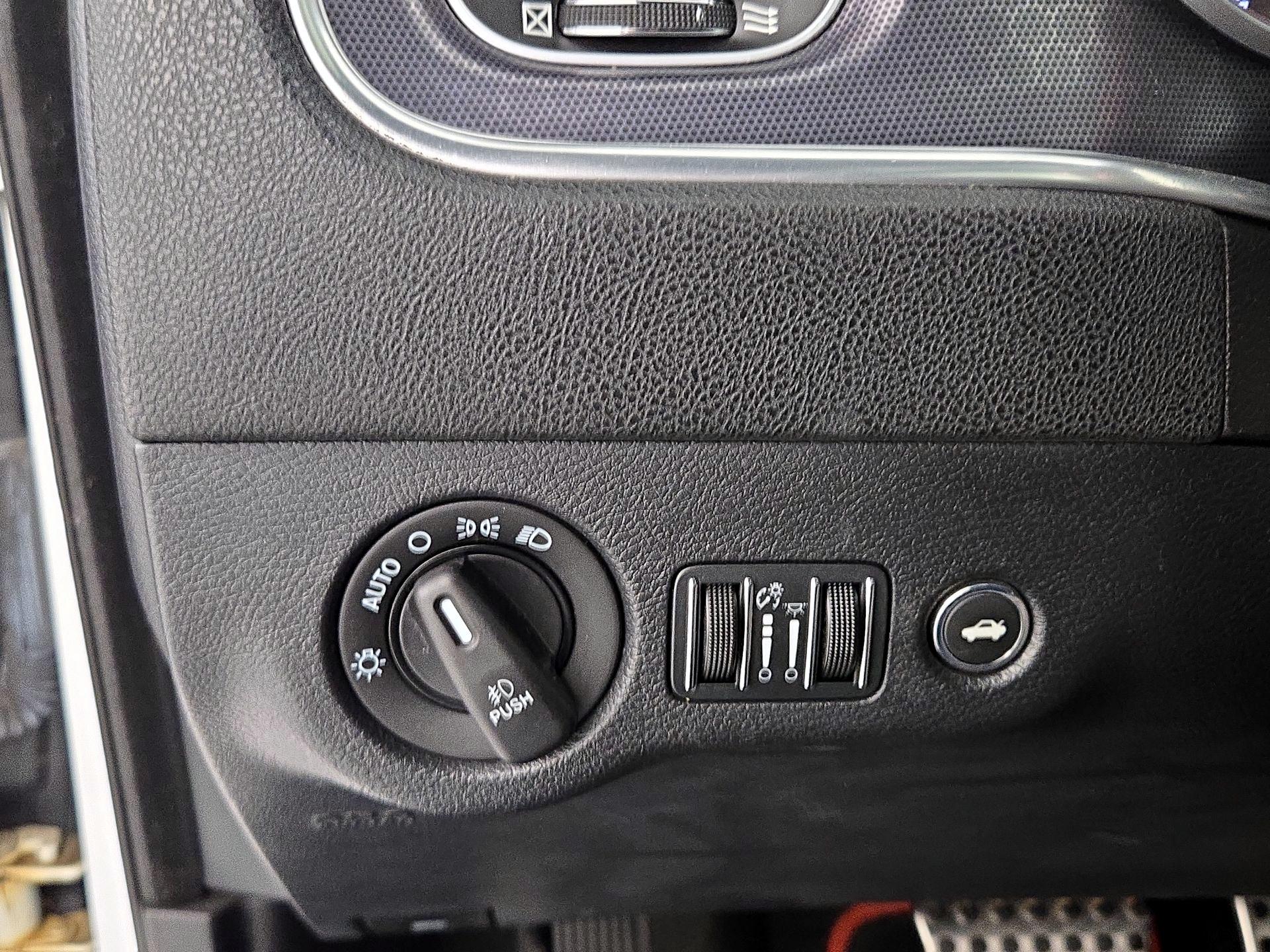 Thumbnail: 2016 Dodge Charger - 13