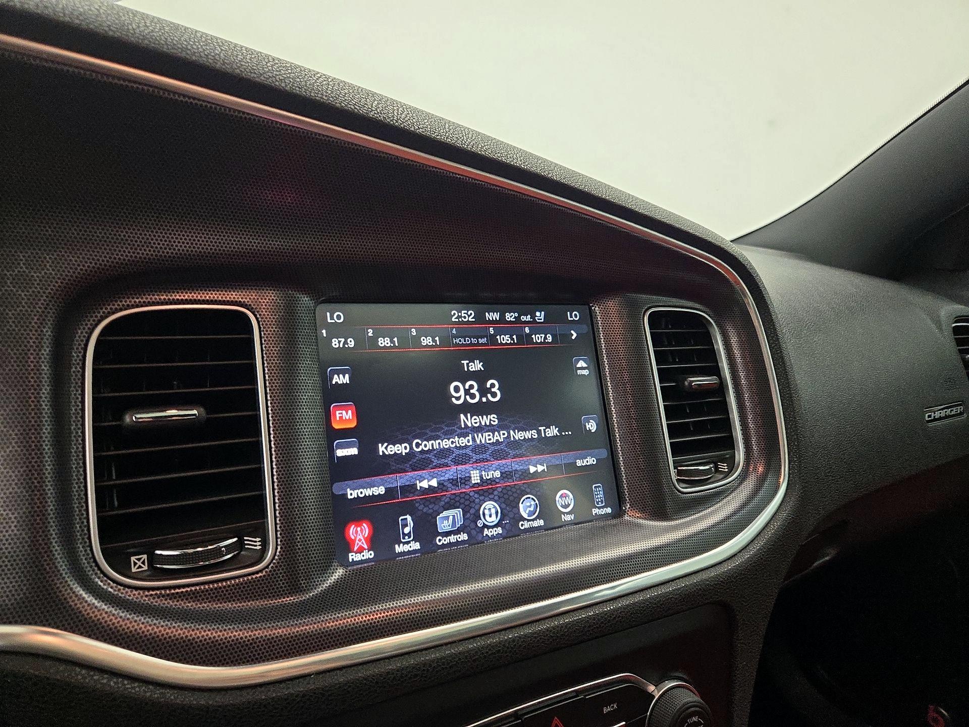 Thumbnail: 2016 Dodge Charger - 16
