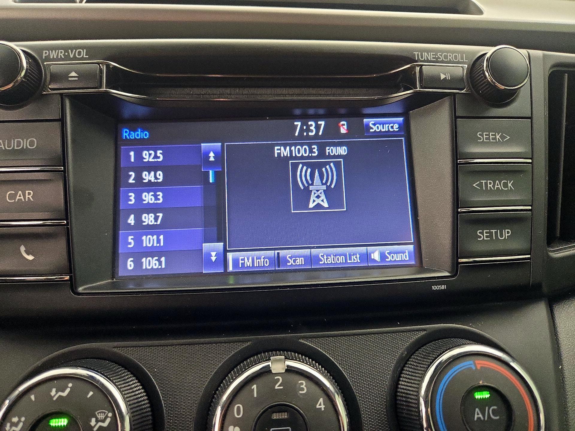 Thumbnail: 2018 Toyota RAV4 - 15
