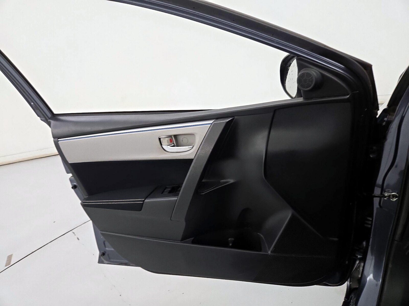 2015 Toyota Corolla LE - Photo 13