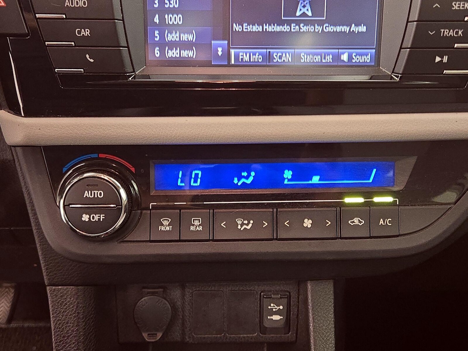 2015 Toyota Corolla LE - Photo 17