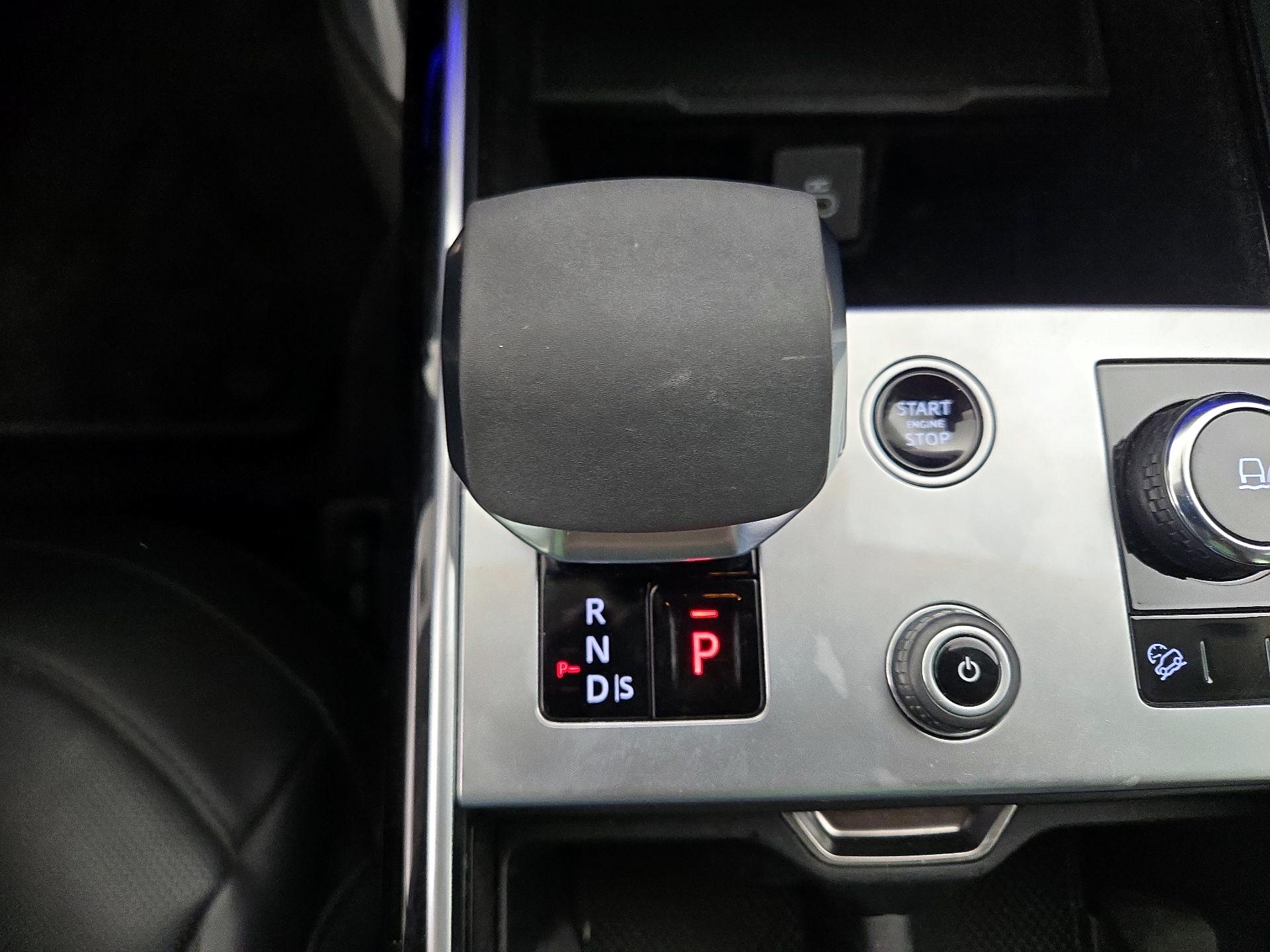Thumbnail: 2023 Land Rover Range Rover - 18