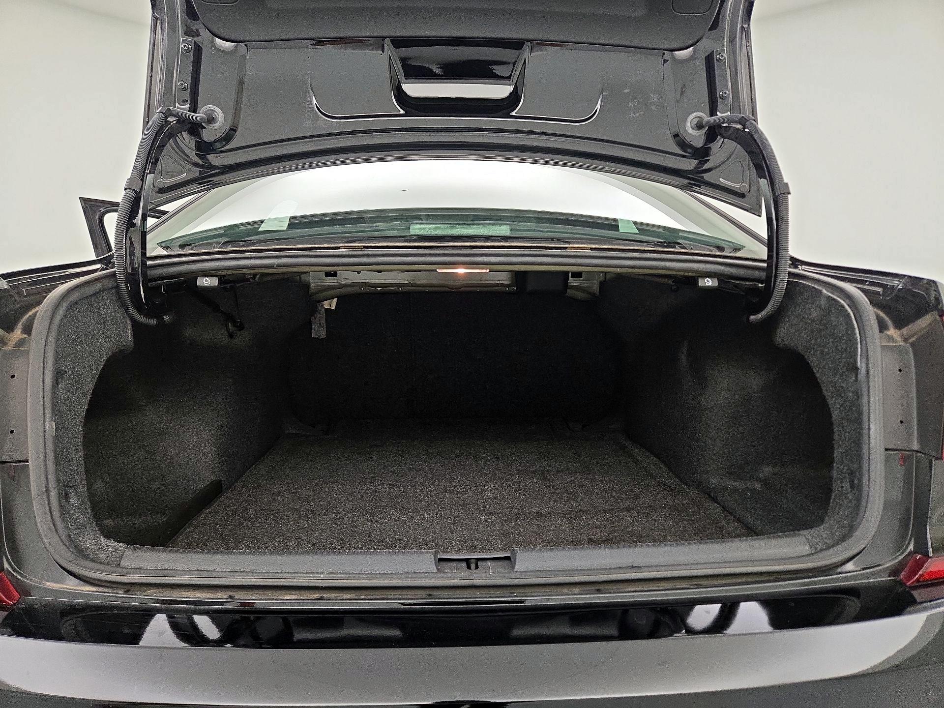 Thumbnail: 2016 Volkswagen Passat - 20