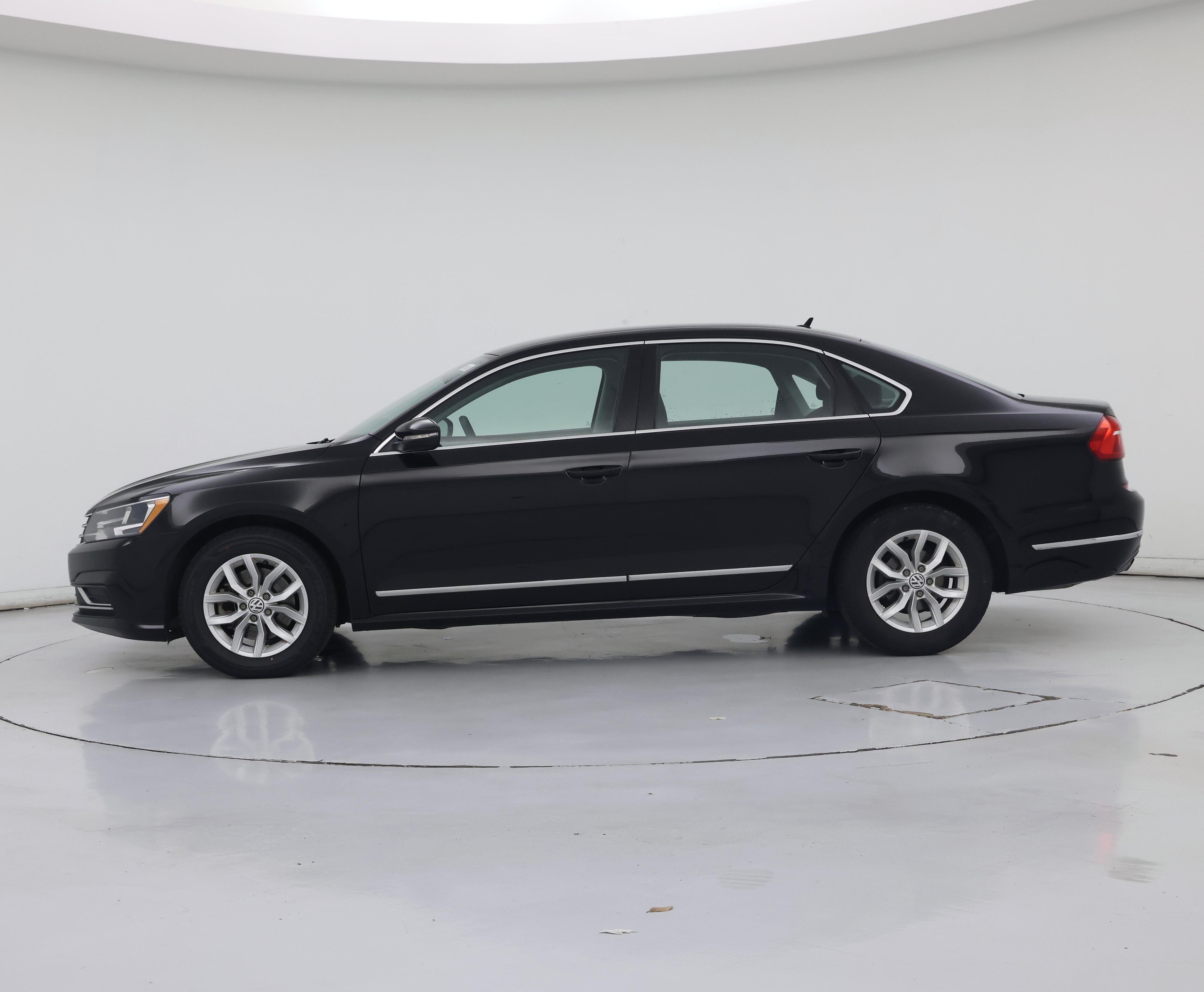 Thumbnail: 2016 Volkswagen Passat - 3