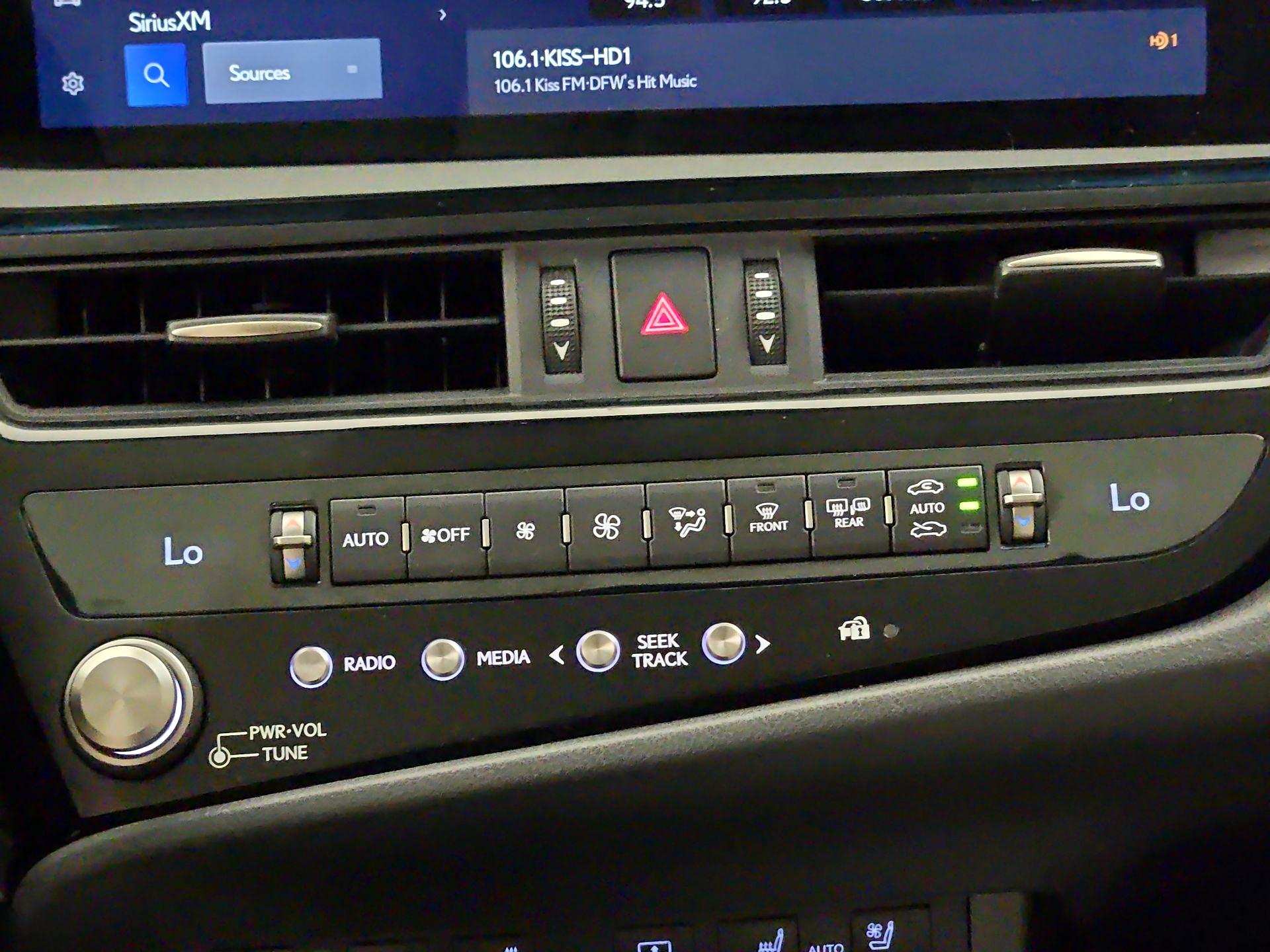Thumbnail: 2024 Lexus ES - 17