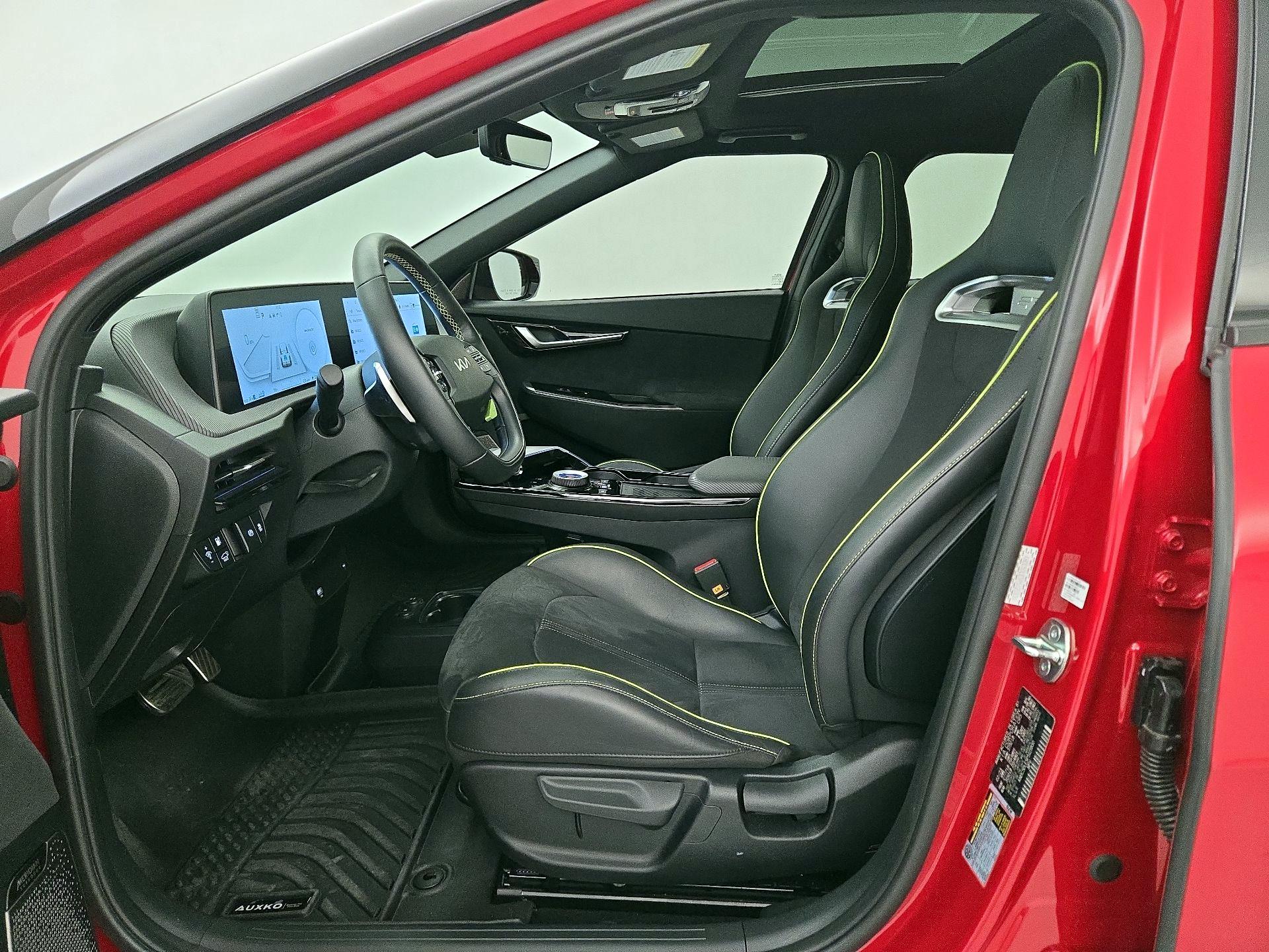 Thumbnail: 2023 Kia EV6 - 11