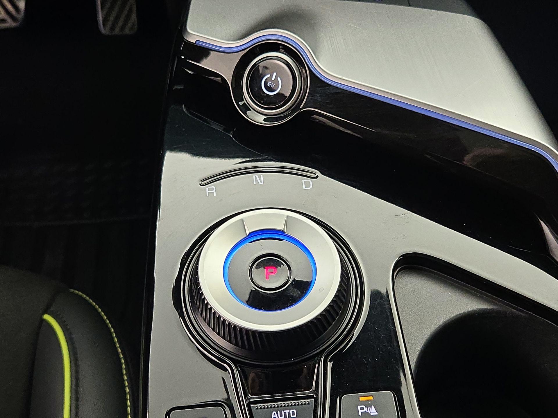 Thumbnail: 2023 Kia EV6 - 18