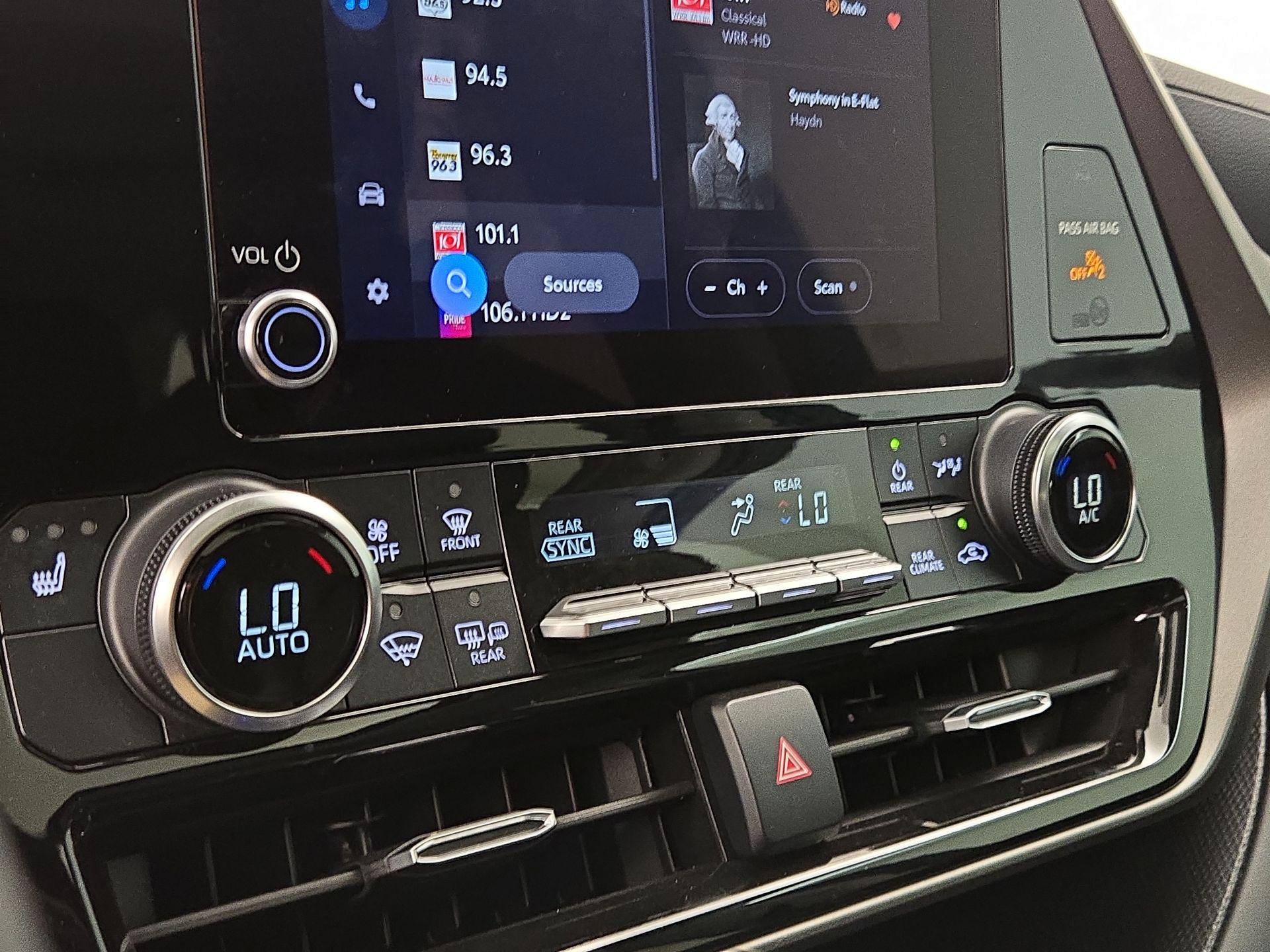 Thumbnail: 2024 Toyota Highlander - 16
