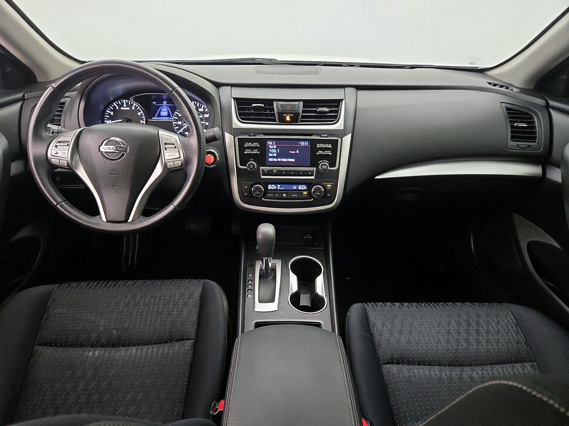 Thumbnail: 2016 Nissan Altima - 9