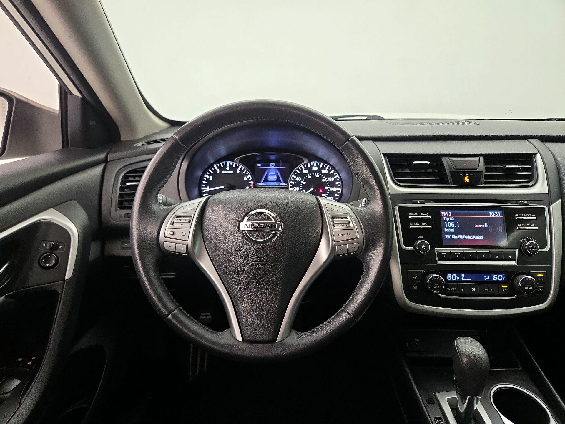Thumbnail: 2016 Nissan Altima - 10