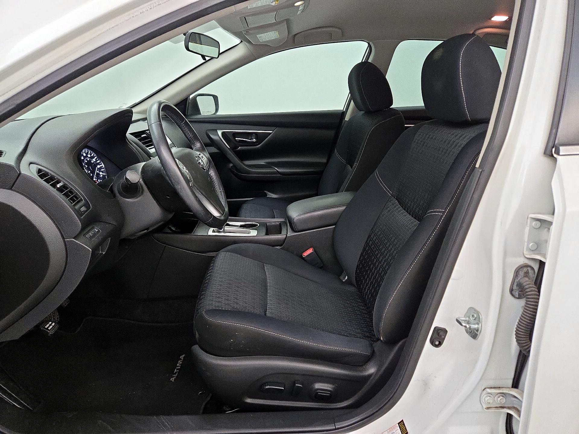 Thumbnail: 2016 Nissan Altima - 11