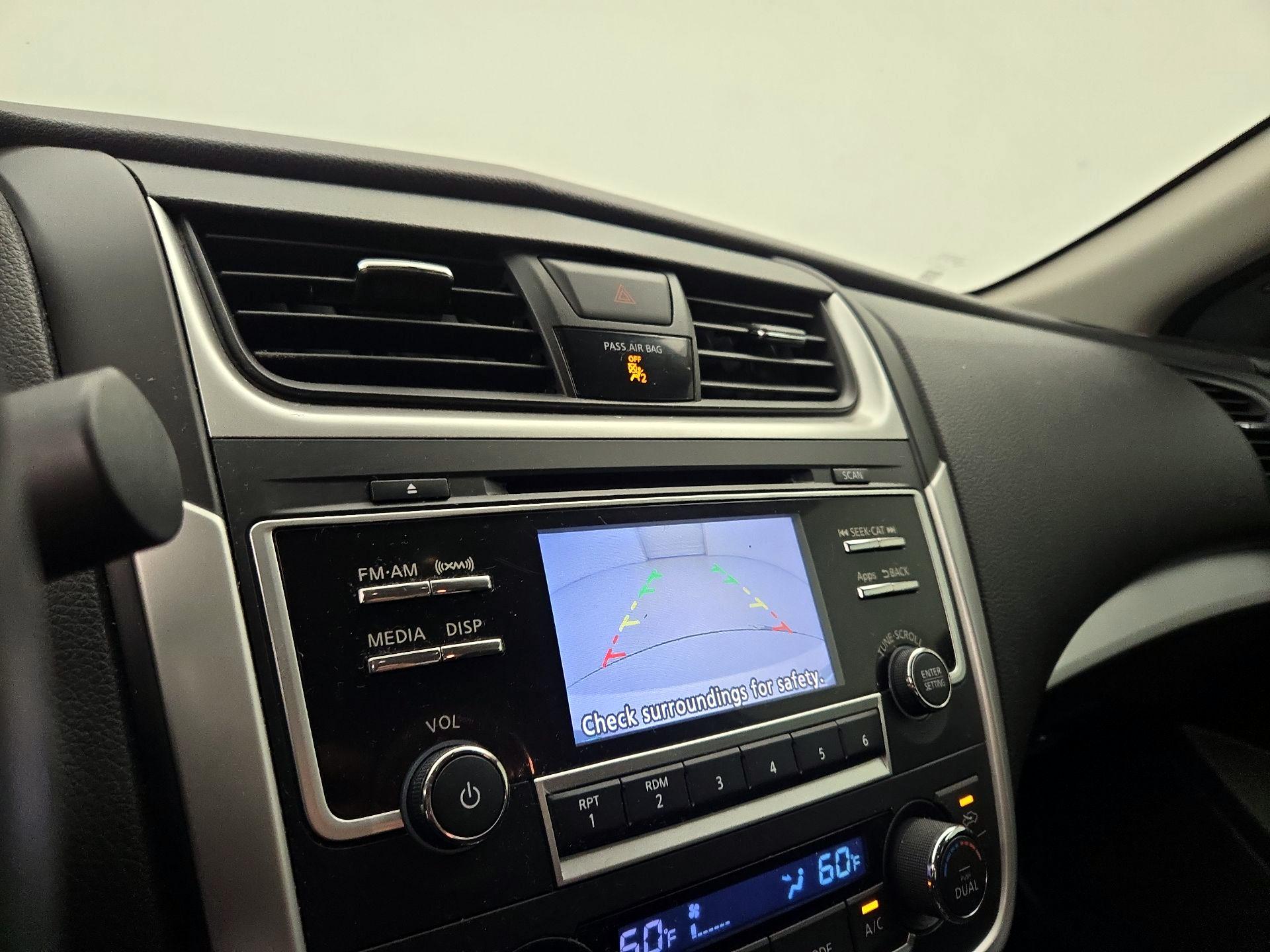 Thumbnail: 2016 Nissan Altima - 14