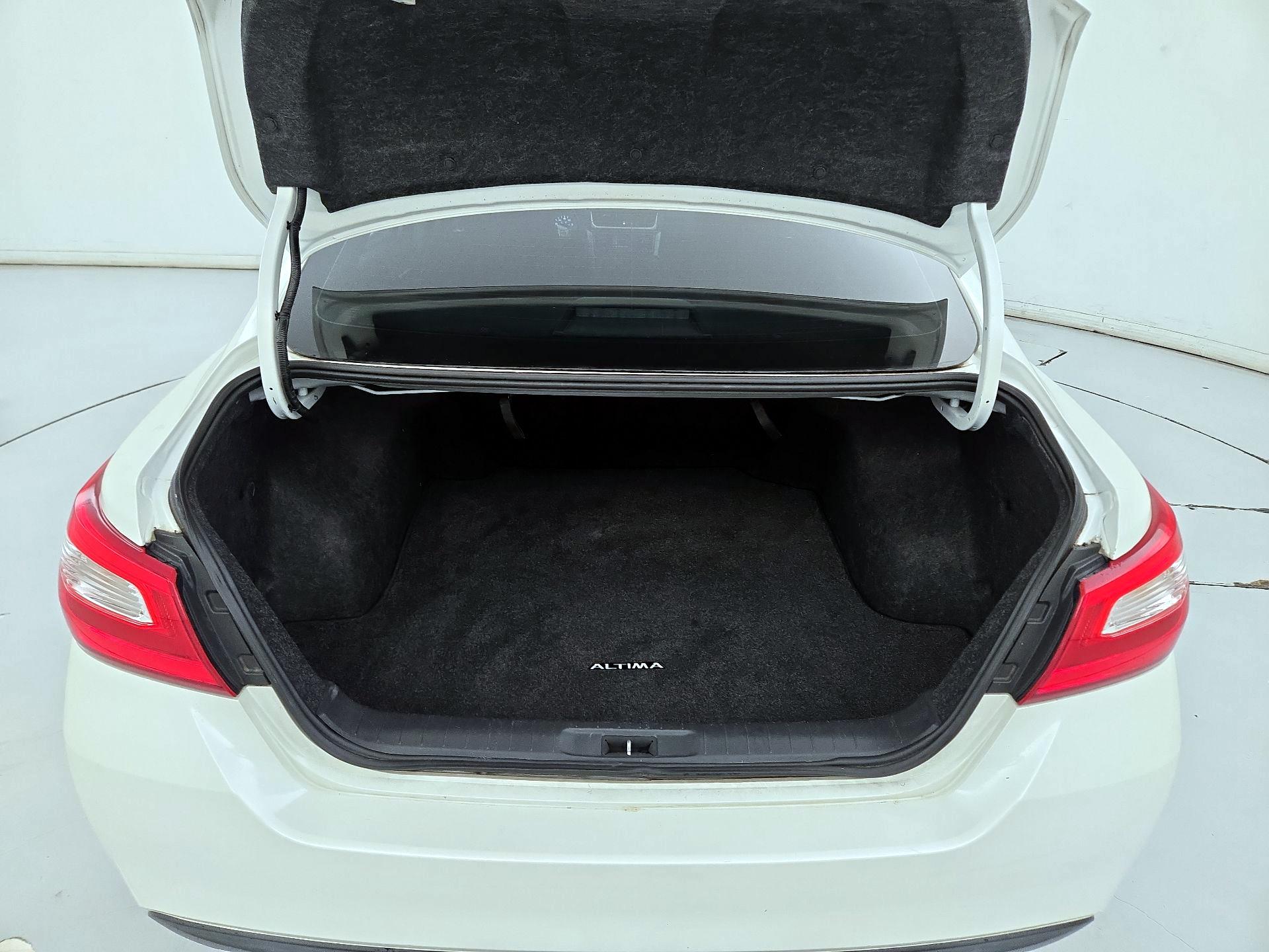 Thumbnail: 2016 Nissan Altima - 20