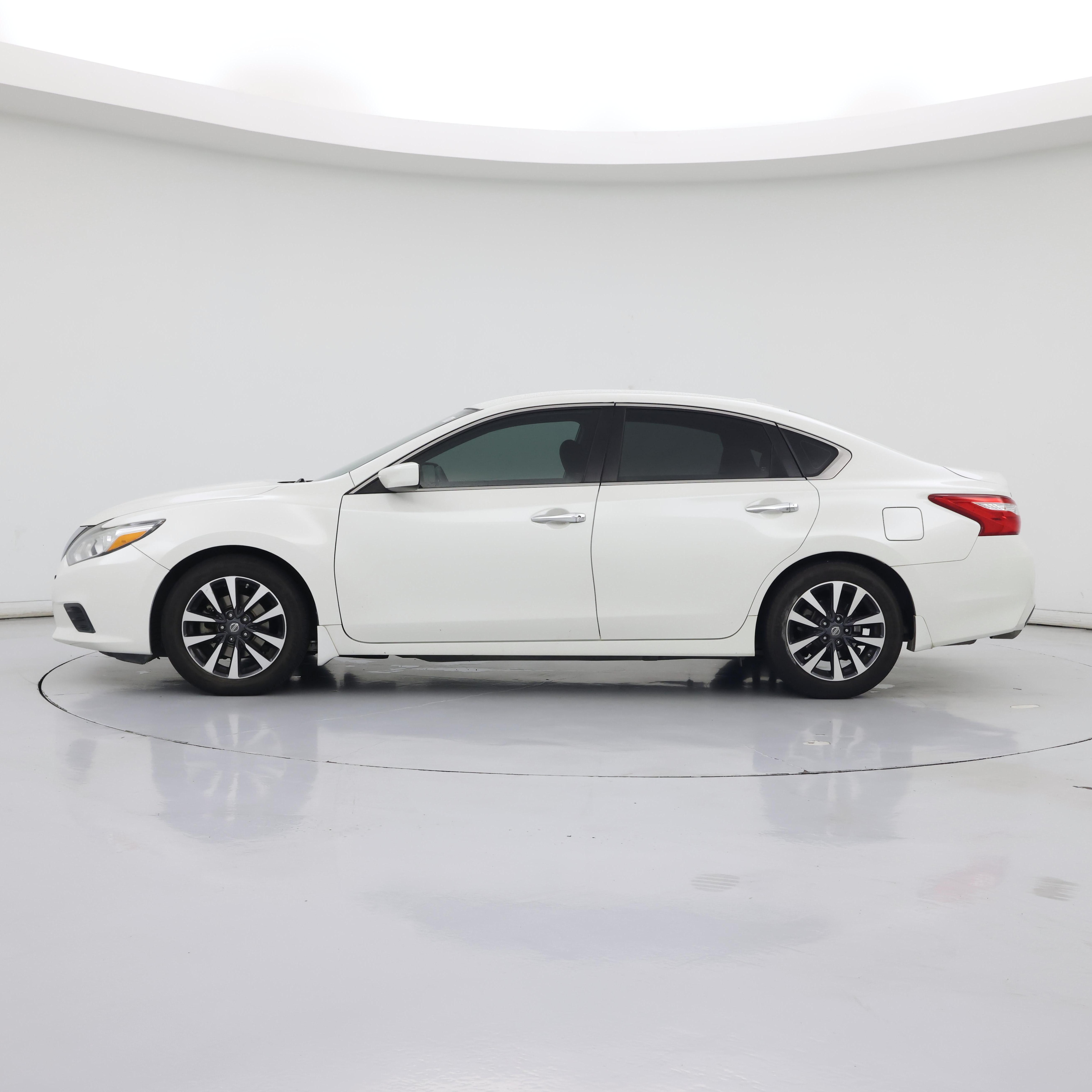 Thumbnail: 2016 Nissan Altima - 3